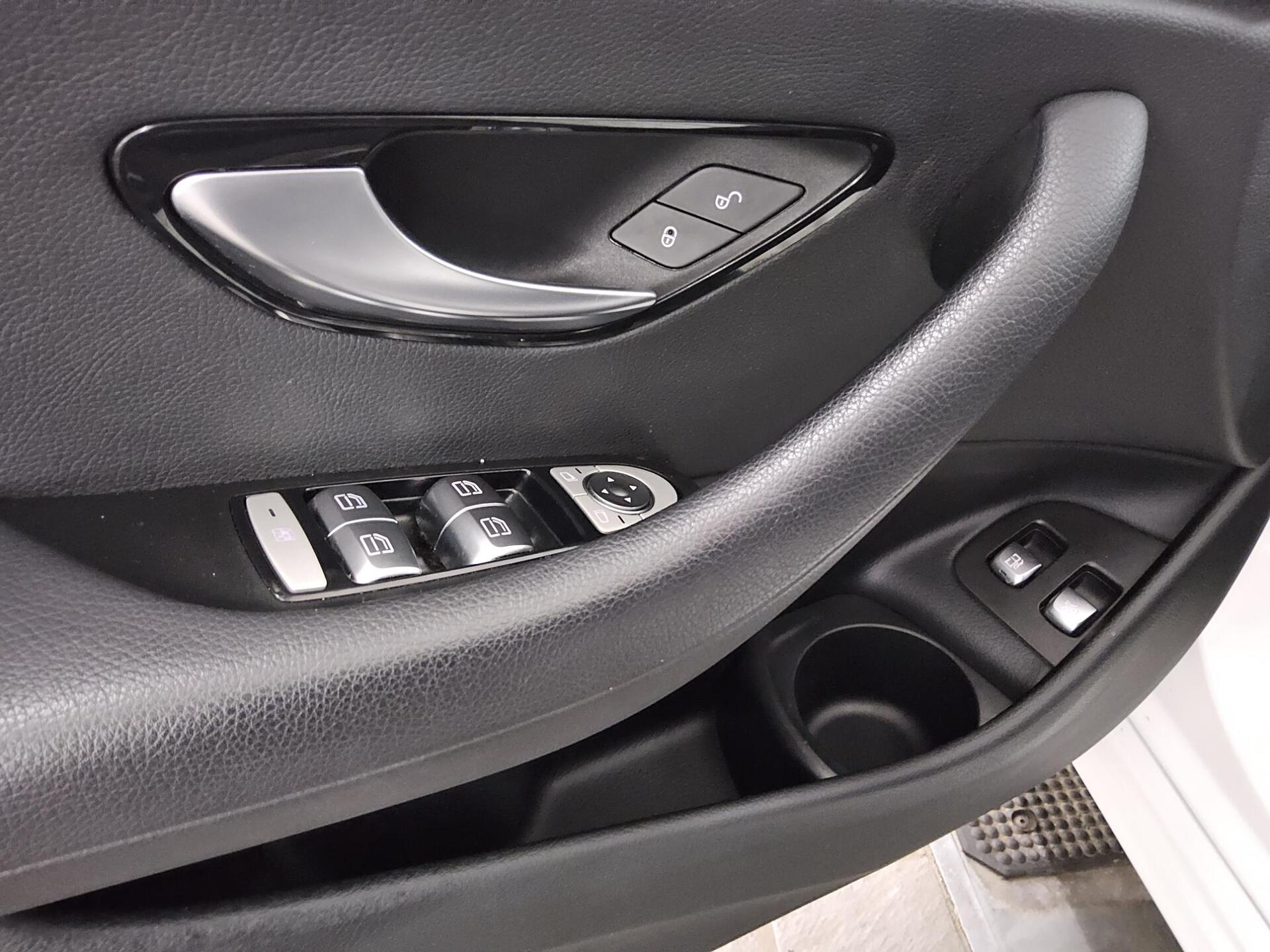 Mercedes-Benz E 300 e Avantgarde Navi LED Widescreen RFK 10