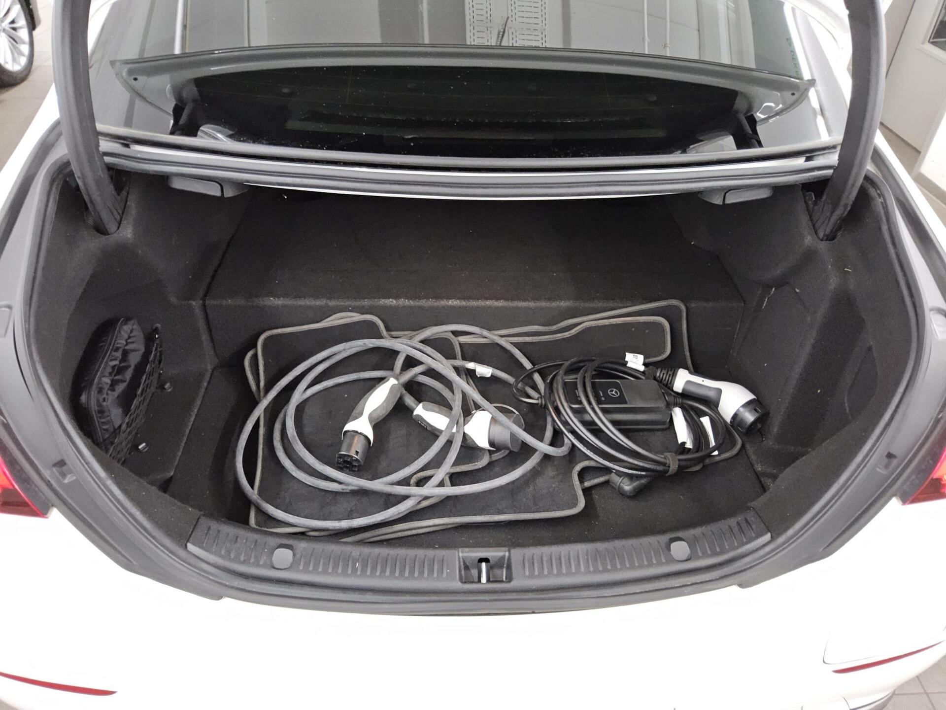 Mercedes-Benz E 300 e Avantgarde Navi LED Widescreen RFK 12