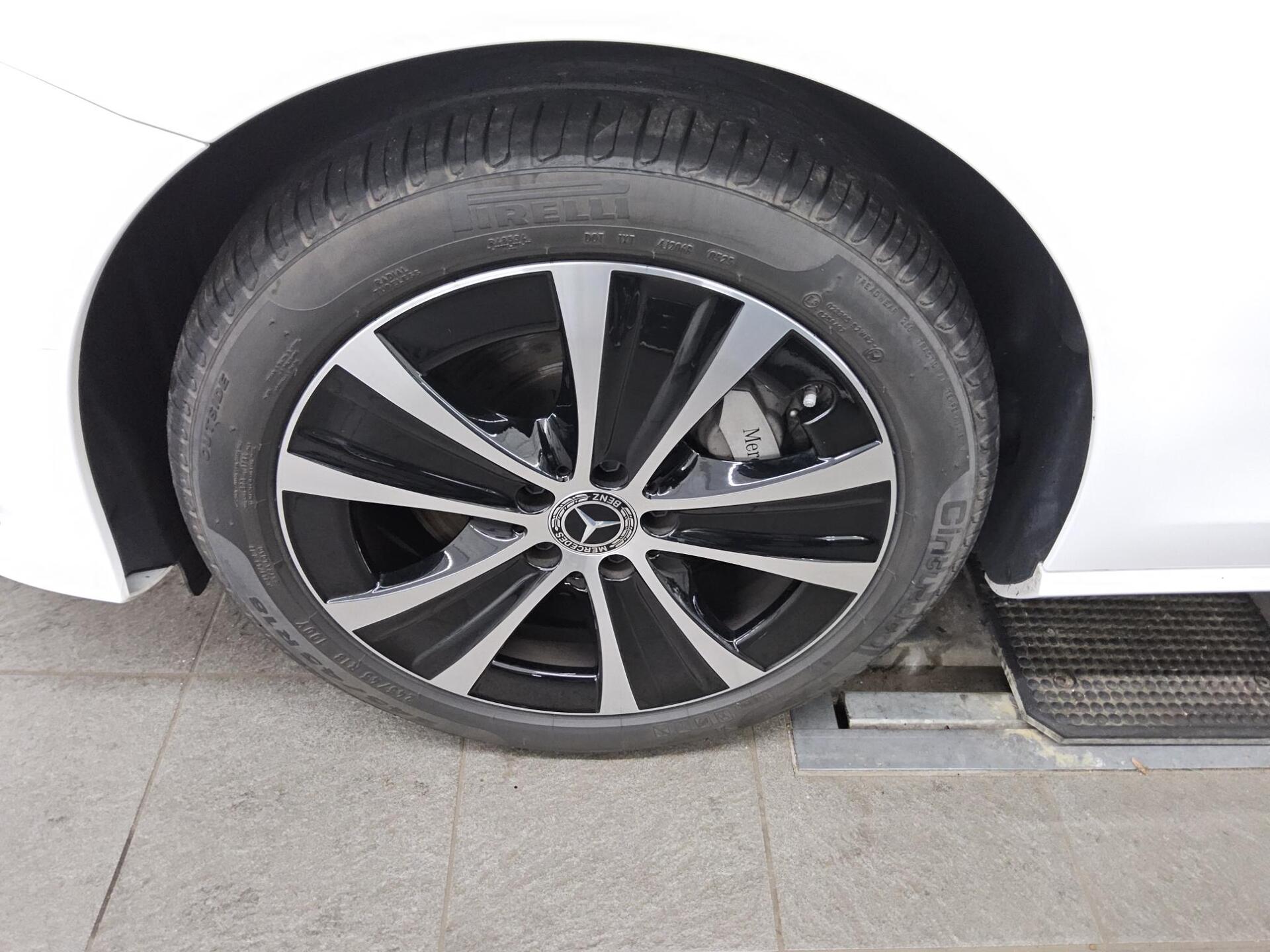 Mercedes-Benz E 300 e Avantgarde Navi LED Widescreen RFK 11