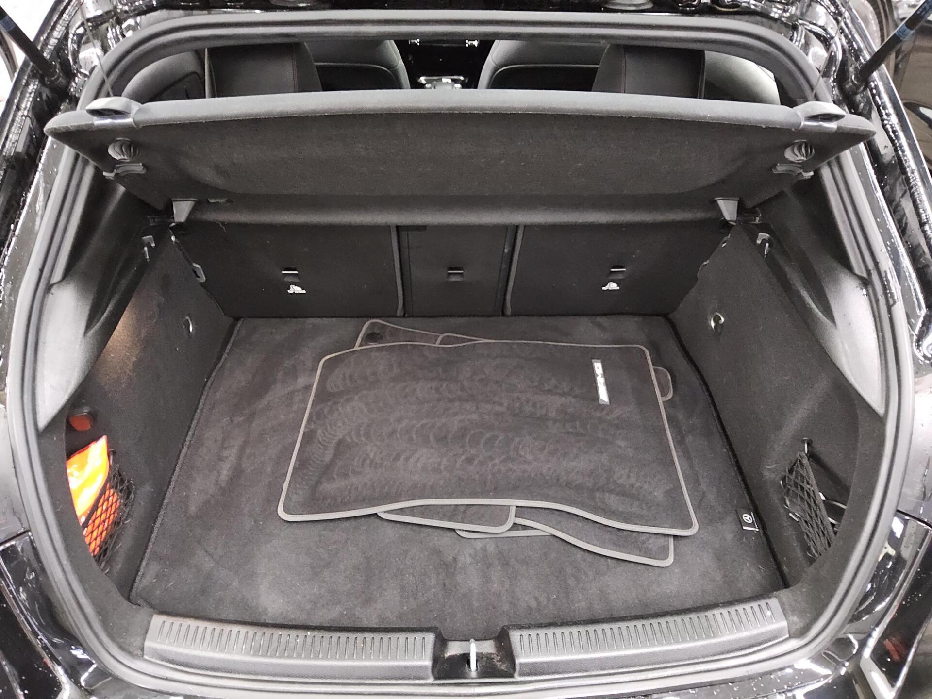 Mercedes-Benz A 220 d AMG-Line Navi LED MBUX Ambiente Tempomat 12