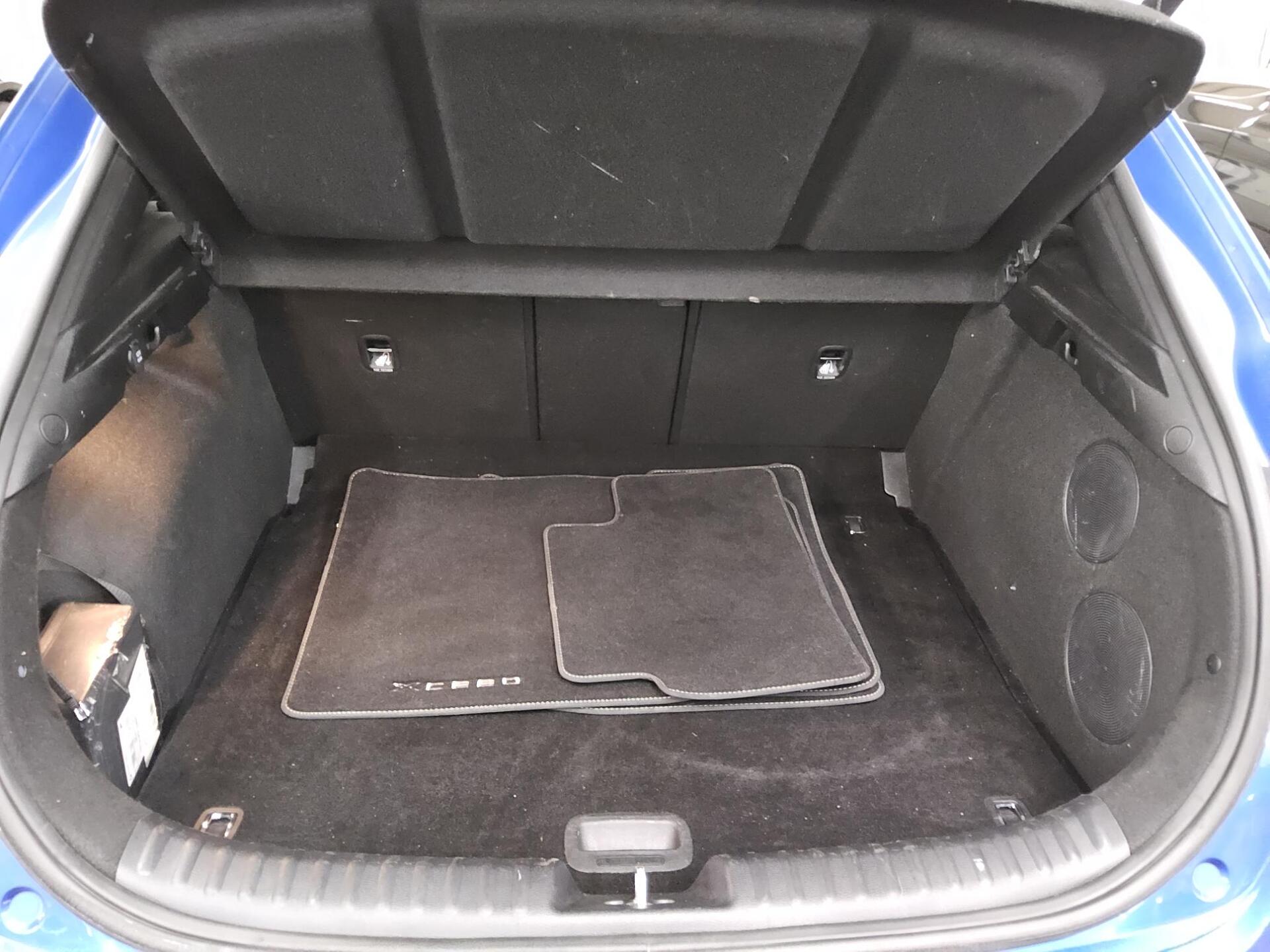 Kia X Ceed 1.6 CRDI Platinum Ed. Navi LED Pano AHK 13