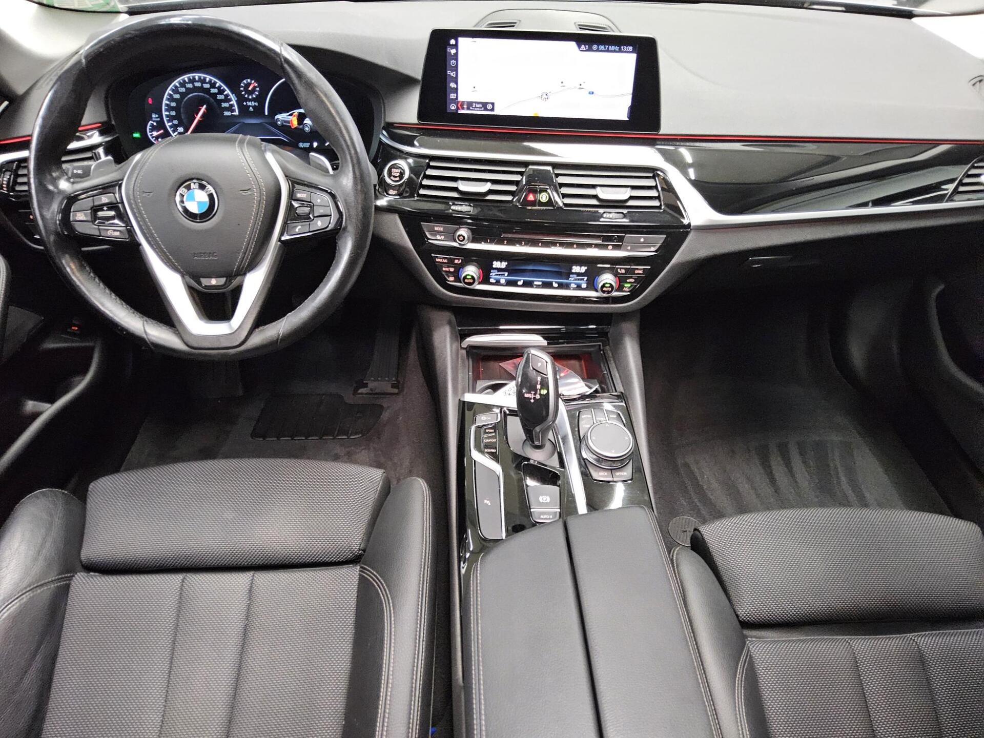 BMW 520dA Touring Sport-Line Navi LED Pano H-K 5