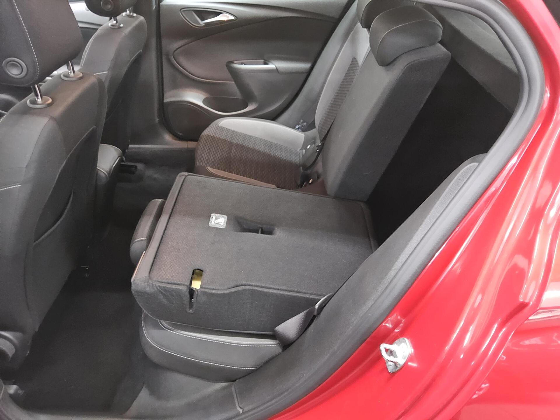 Opel Astra 1.5 D Business Ed. Navi LED RFK Shz AHK 12