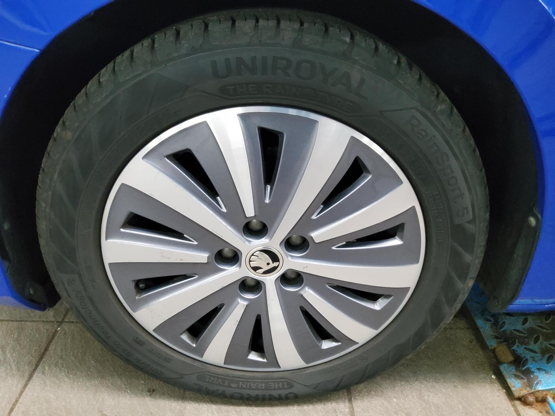 Skoda Superb Kombi 2.0 TSI Ambition Navi DCC AHK StHzg 10