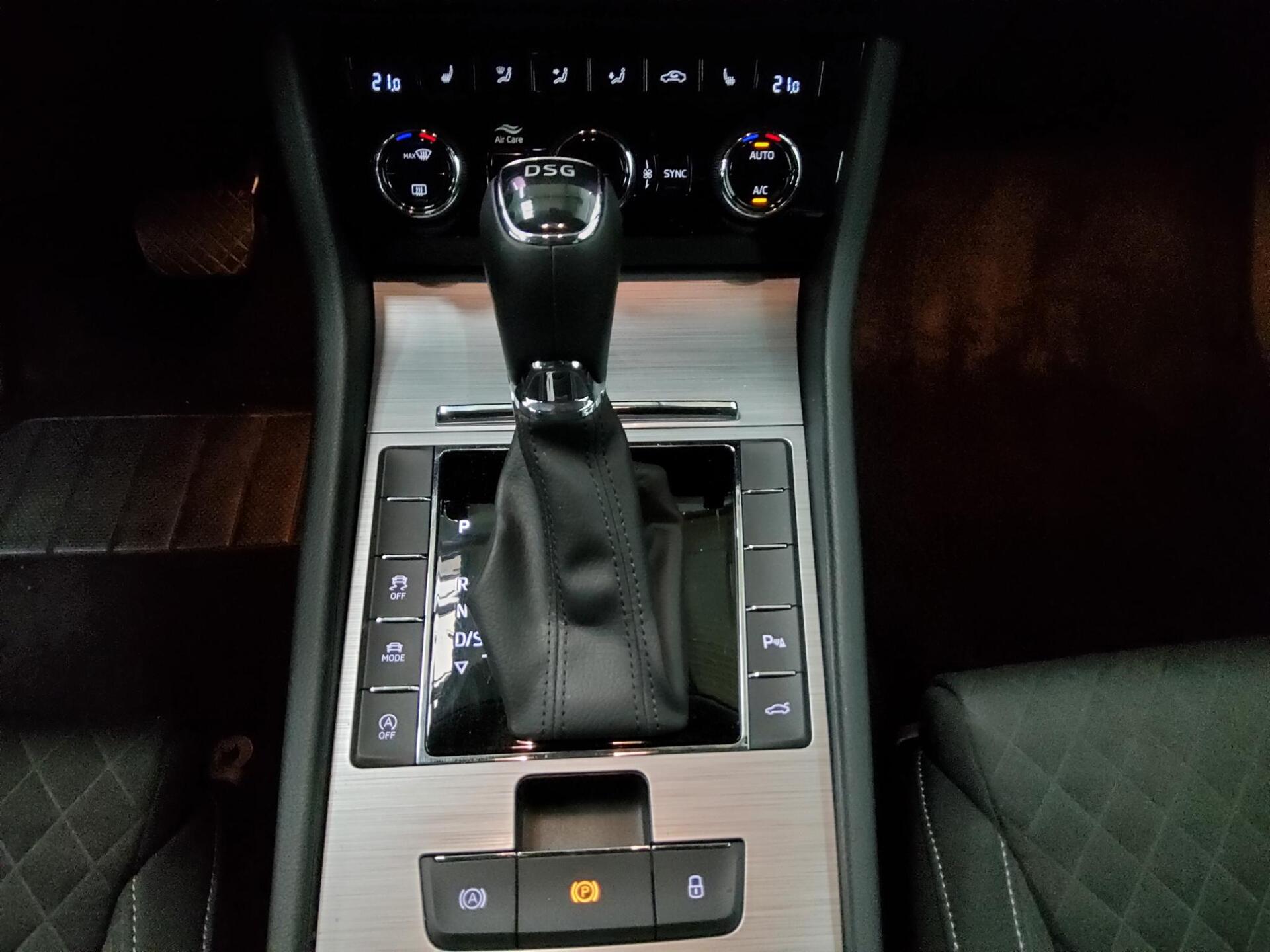 Skoda Superb Kombi 2.0 TSI Ambition Navi DCC AHK StHzg 6