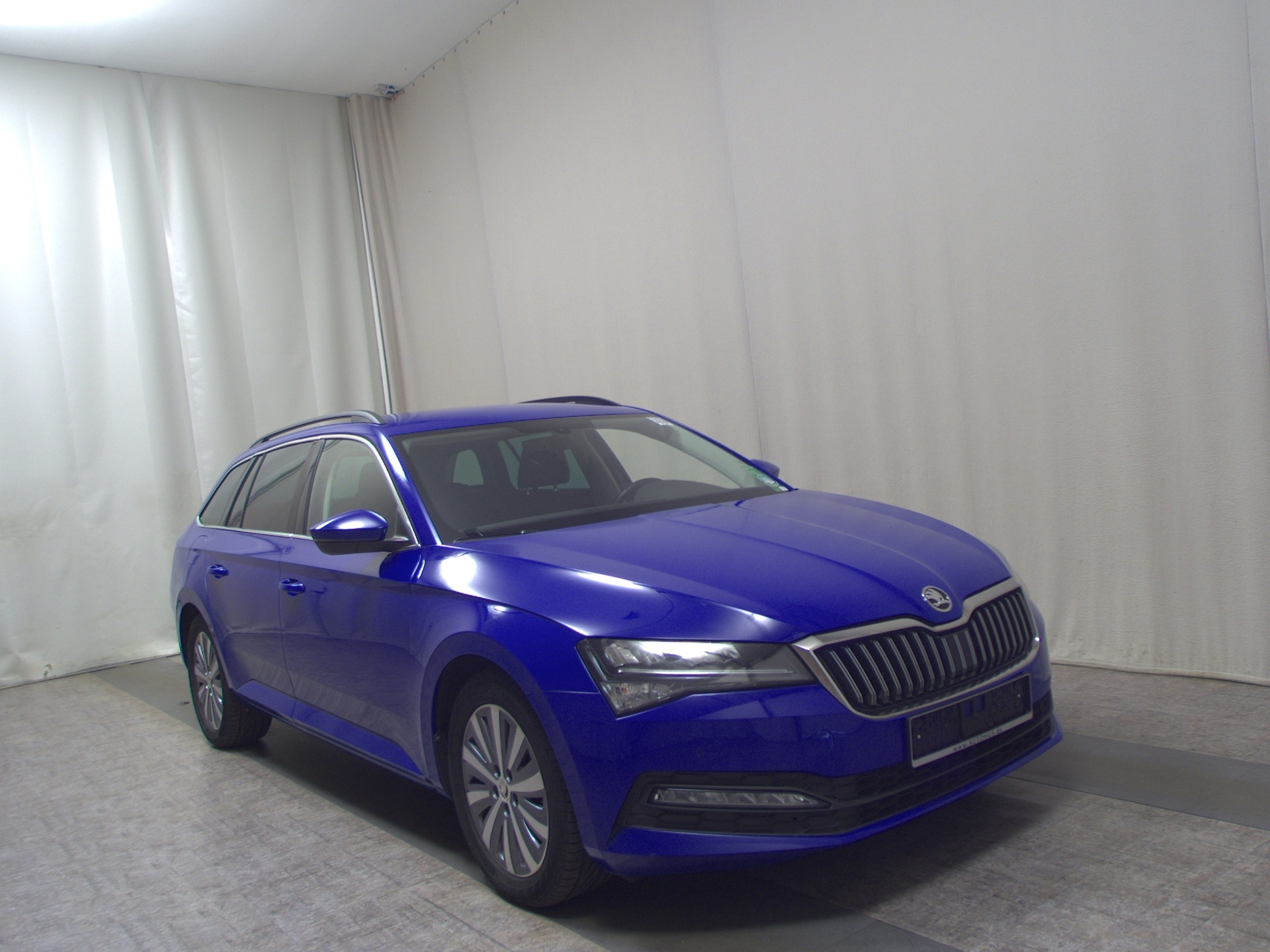 Skoda Superb Kombi 2.0 TSI Ambition Navi DCC AHK StHzg 3