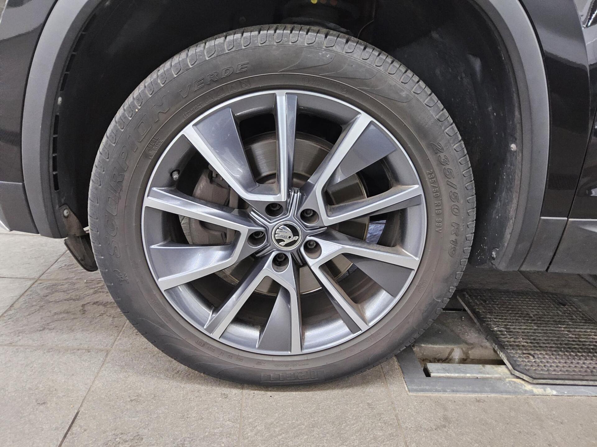 Skoda Kodiaq 2.0 TDI 4x4 Scout T-Leder Navi LED Pano 10