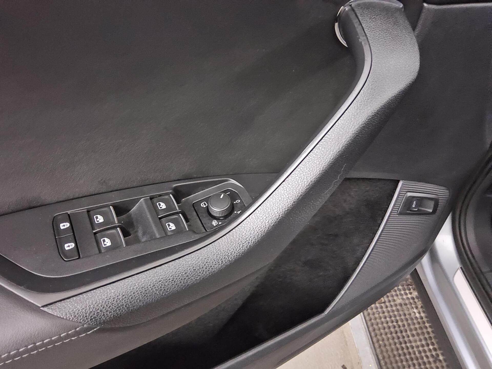 Skoda Kodiaq 2.0 TDI 4x4 L&K Leder LED Canton Pano AHK 10