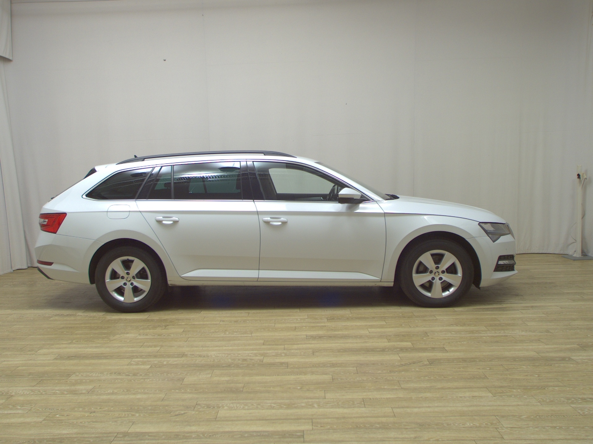 Skoda Superb Kombi 2.0 TDI Ambition Navi LED vc PDC