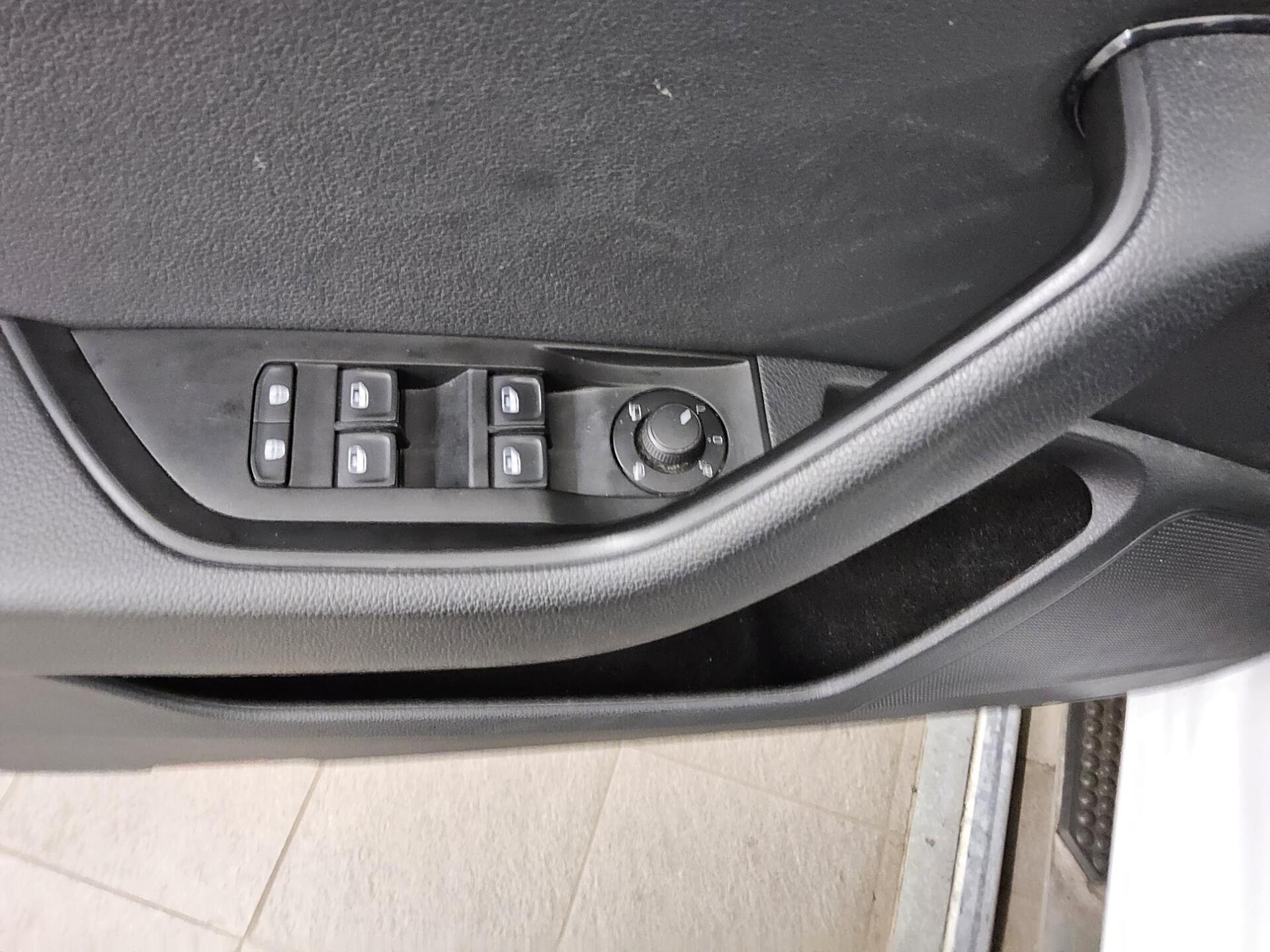 Skoda Superb Kombi 2.0 TDI Ambition Navi LED vc PDC 10