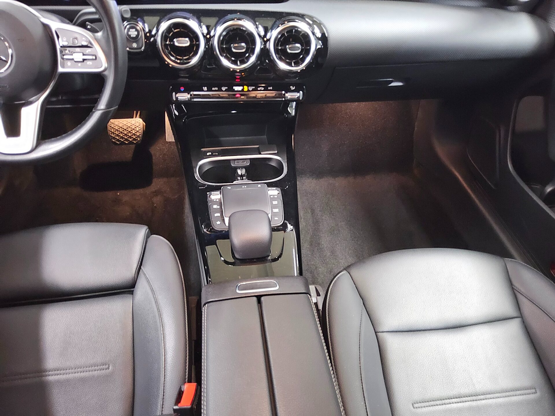 Mercedes-Benz CLA 200 SB d Progressive T-Leder Navi LED MBUX high RFK 6