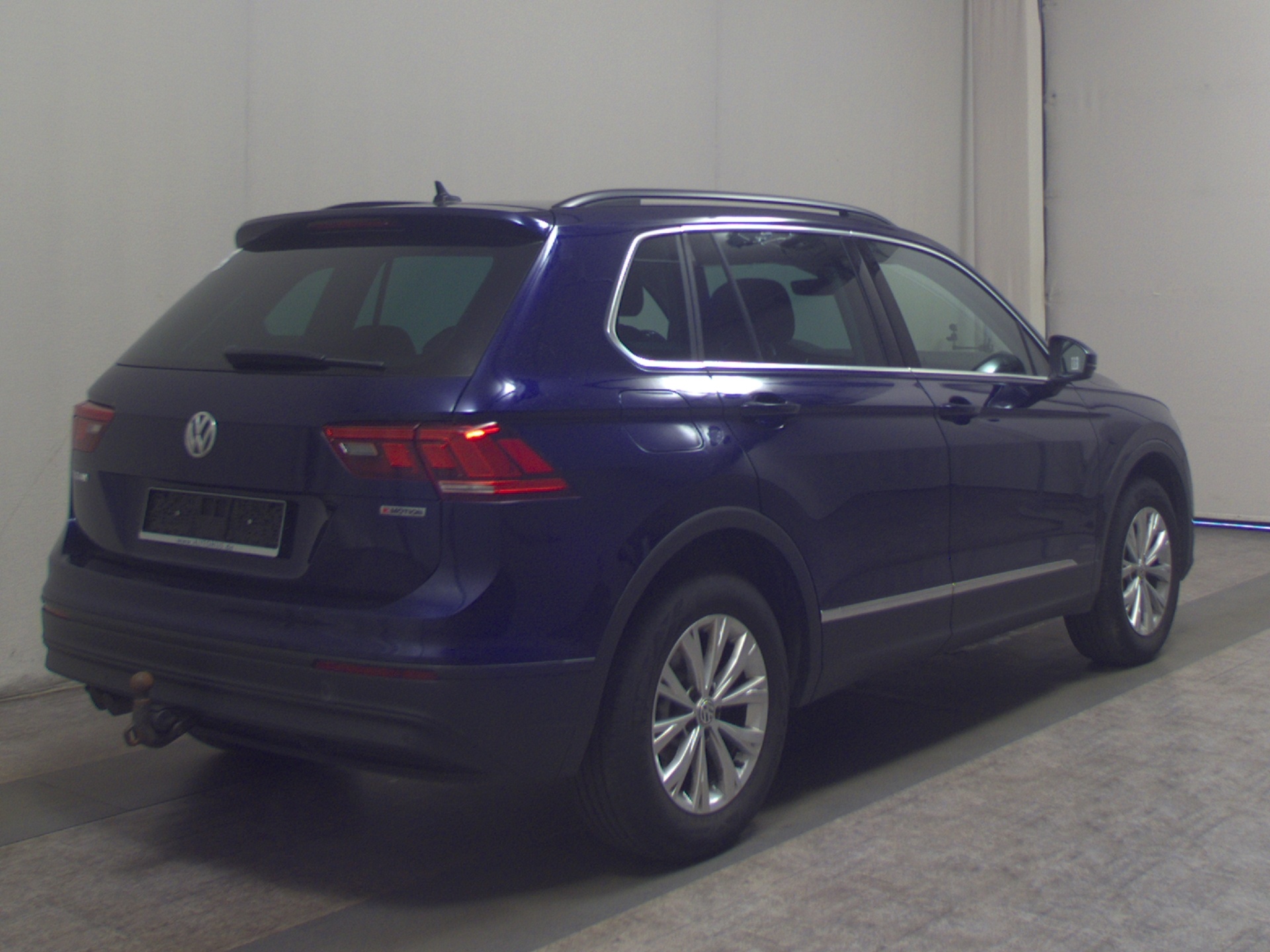 Volkswagen Tiguan 2.0 TDI Comf. AHK Navi ACC PDC 4