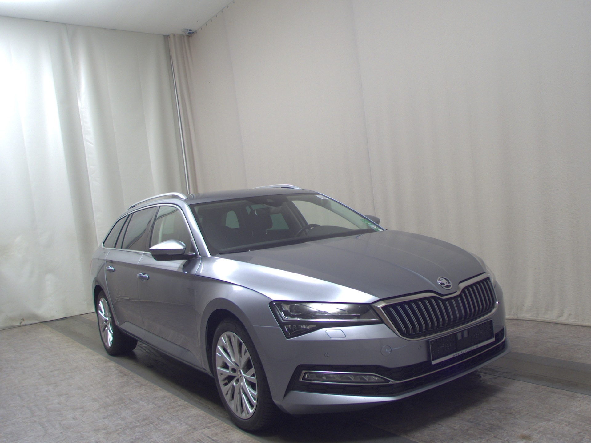 Skoda Superb Kombi 2.0 TDI Style Memory Navi LED ACC 3