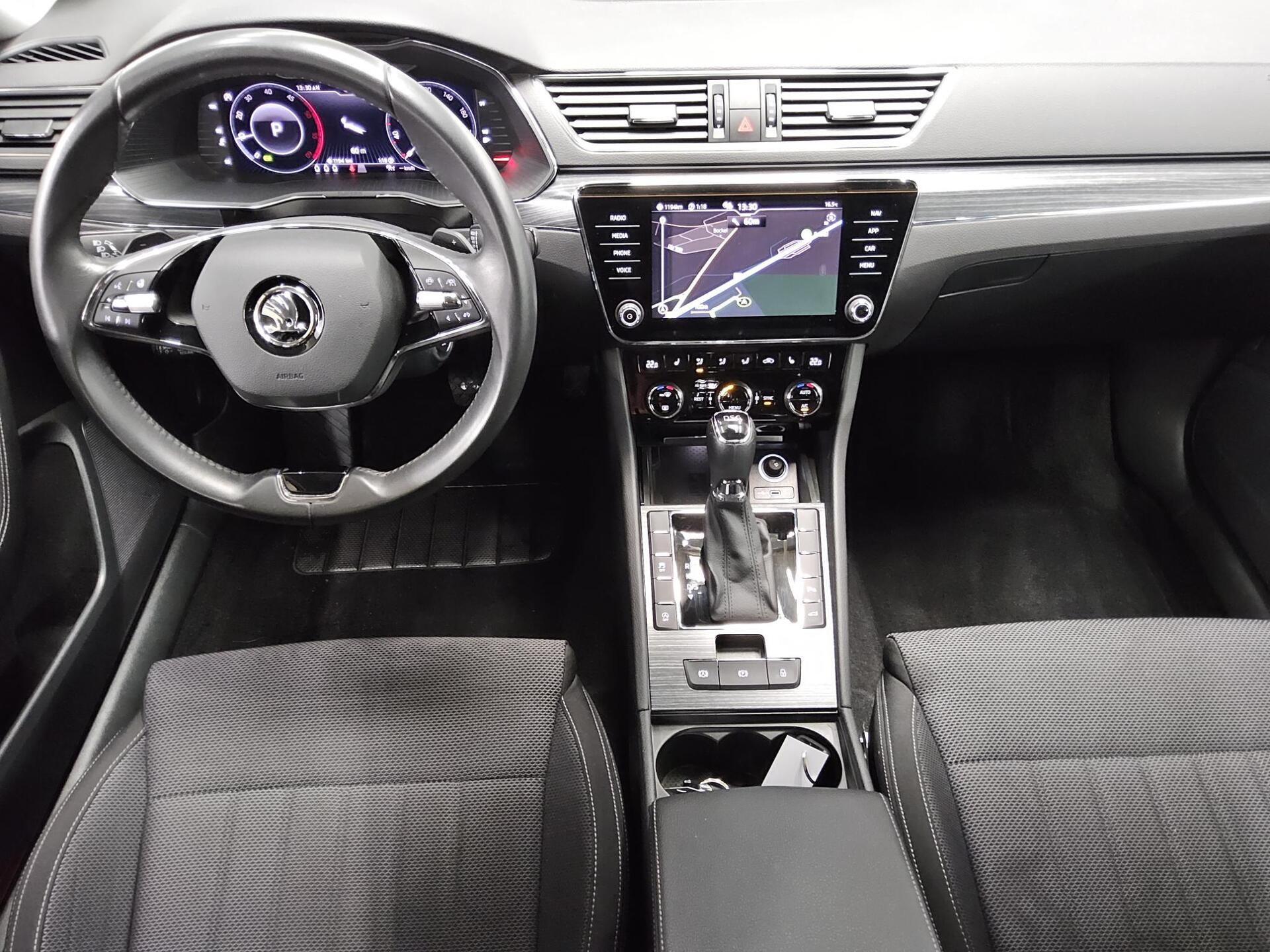 Skoda Superb Kombi 2.0 TDI Style Memory Navi LED ACC 5