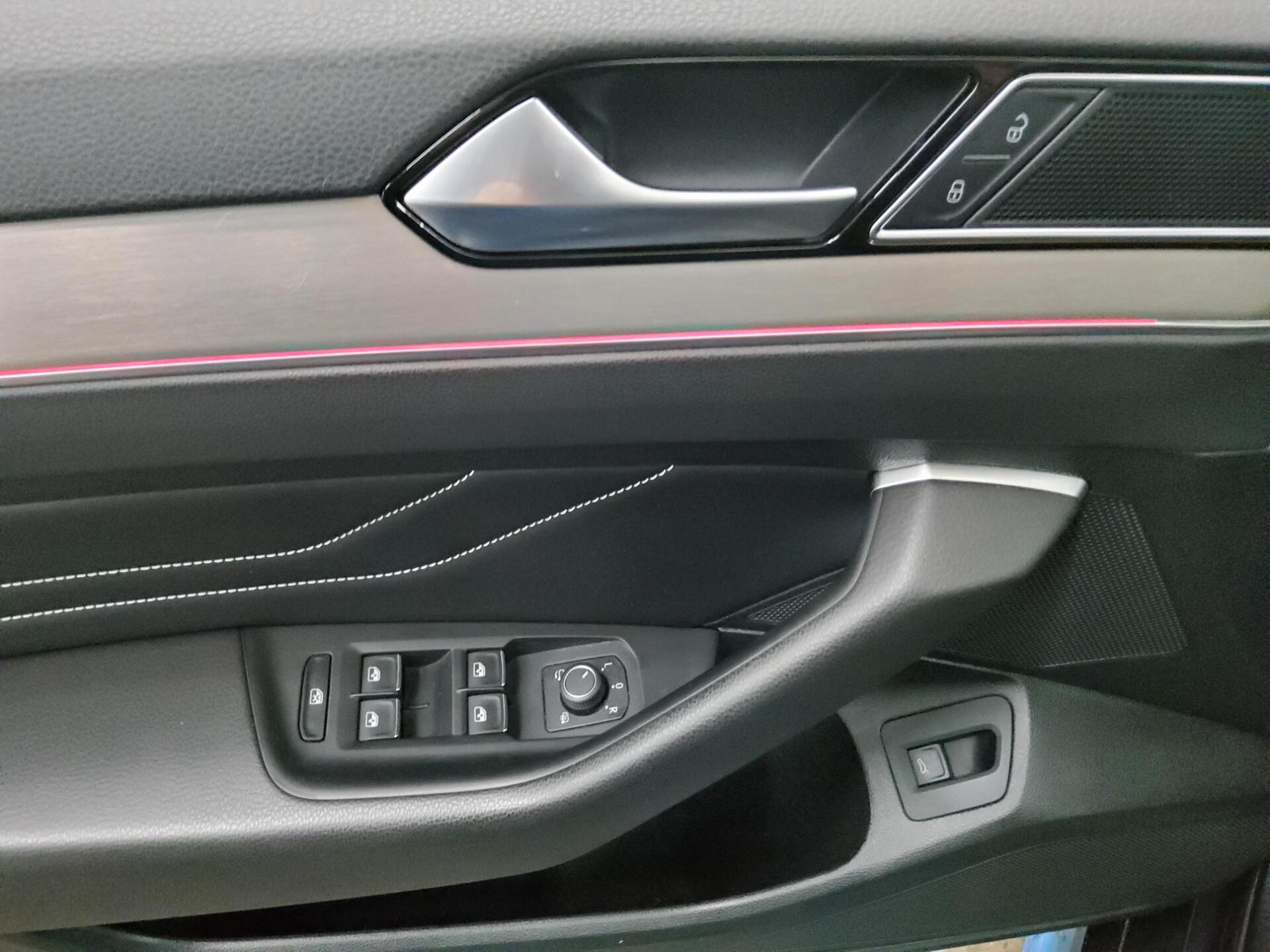 Volkswagen Passat 1.5 TSI R-Line Navi LED AID Pano T-Leder 10