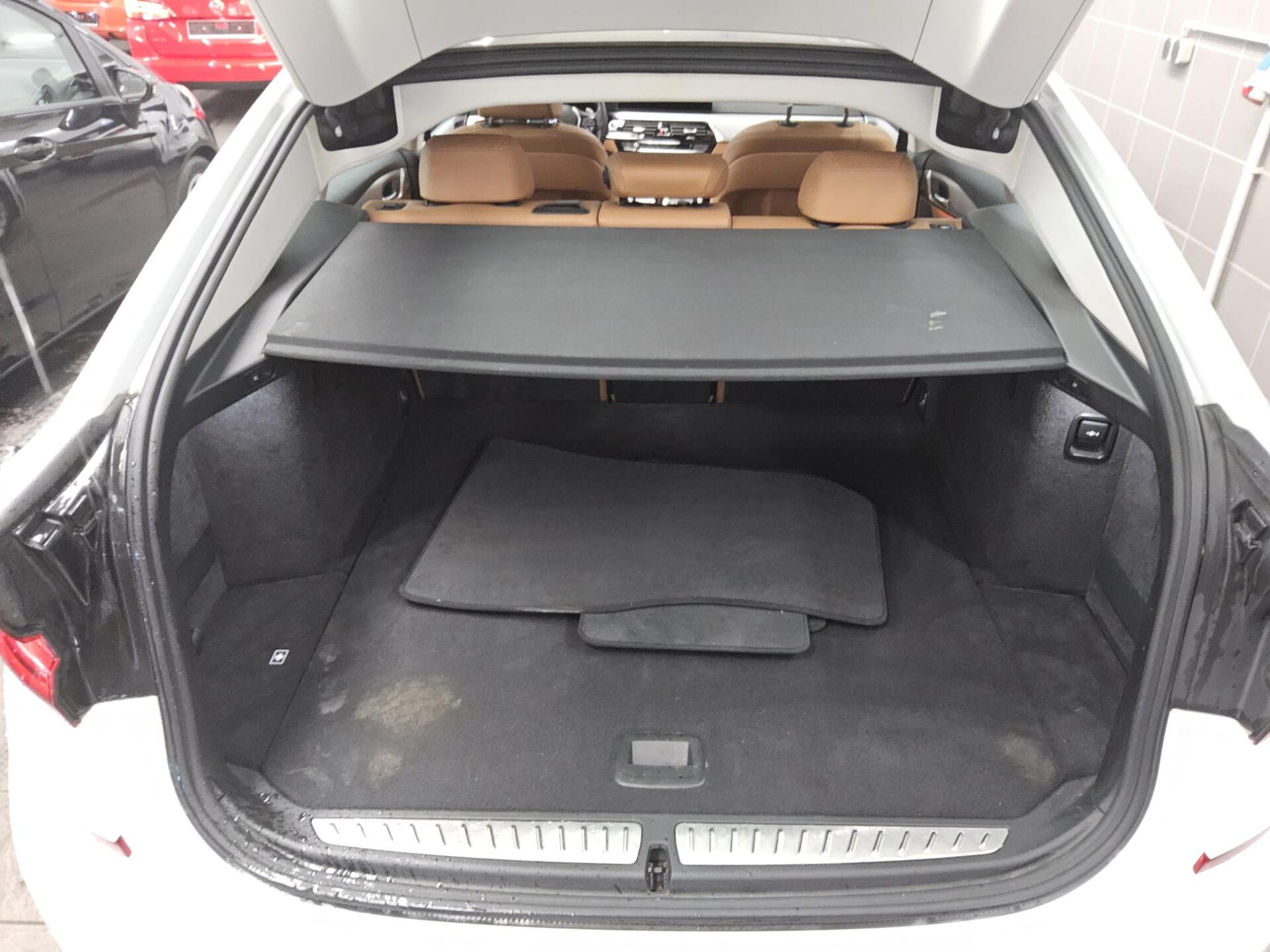 BMW 630 Gran Turismo Leder Navi LED+ LC prof. Pano 13