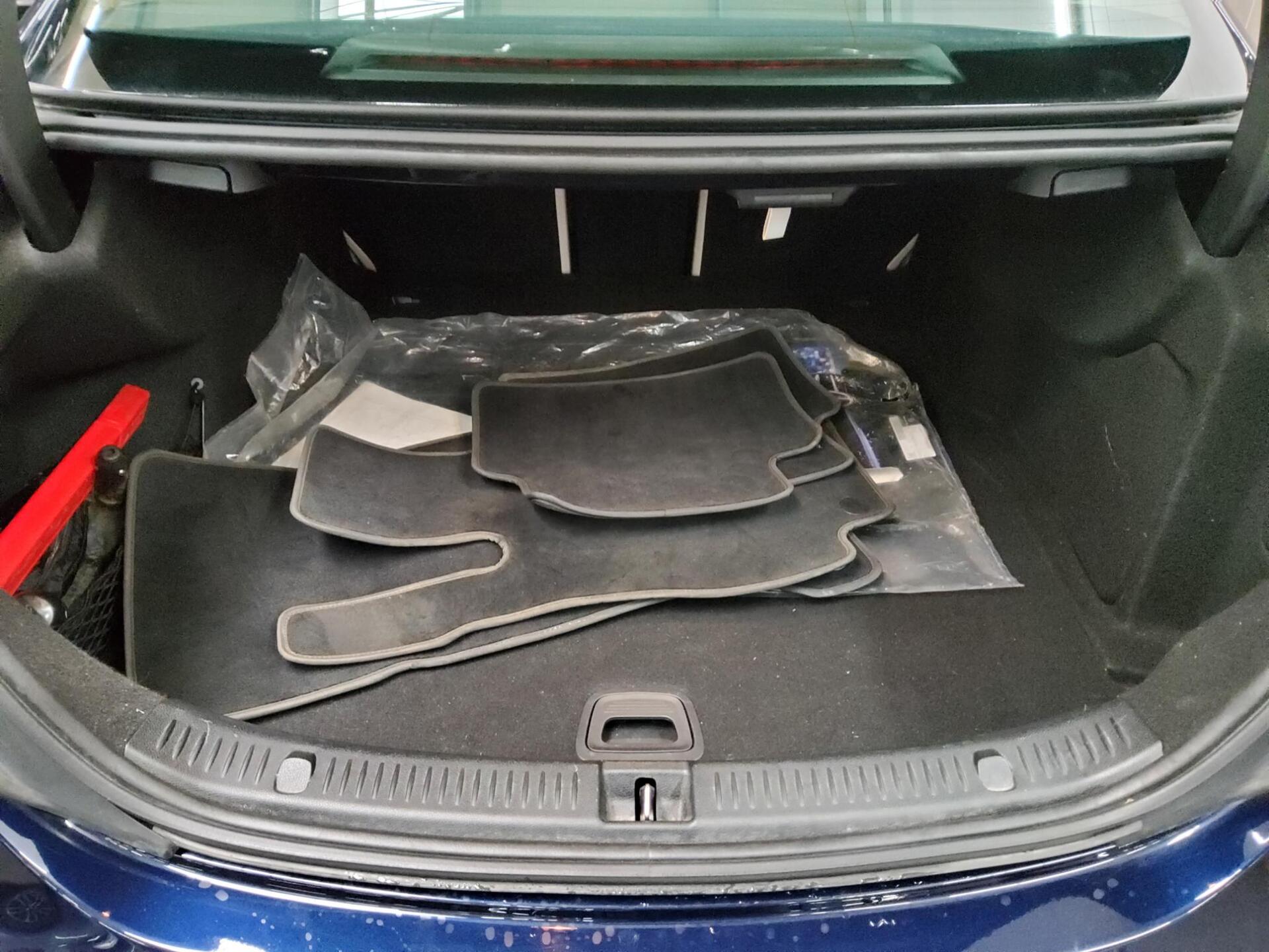 Mercedes-Benz E 300 d Avantgarde T-Leder Navi Widescren RFK 12