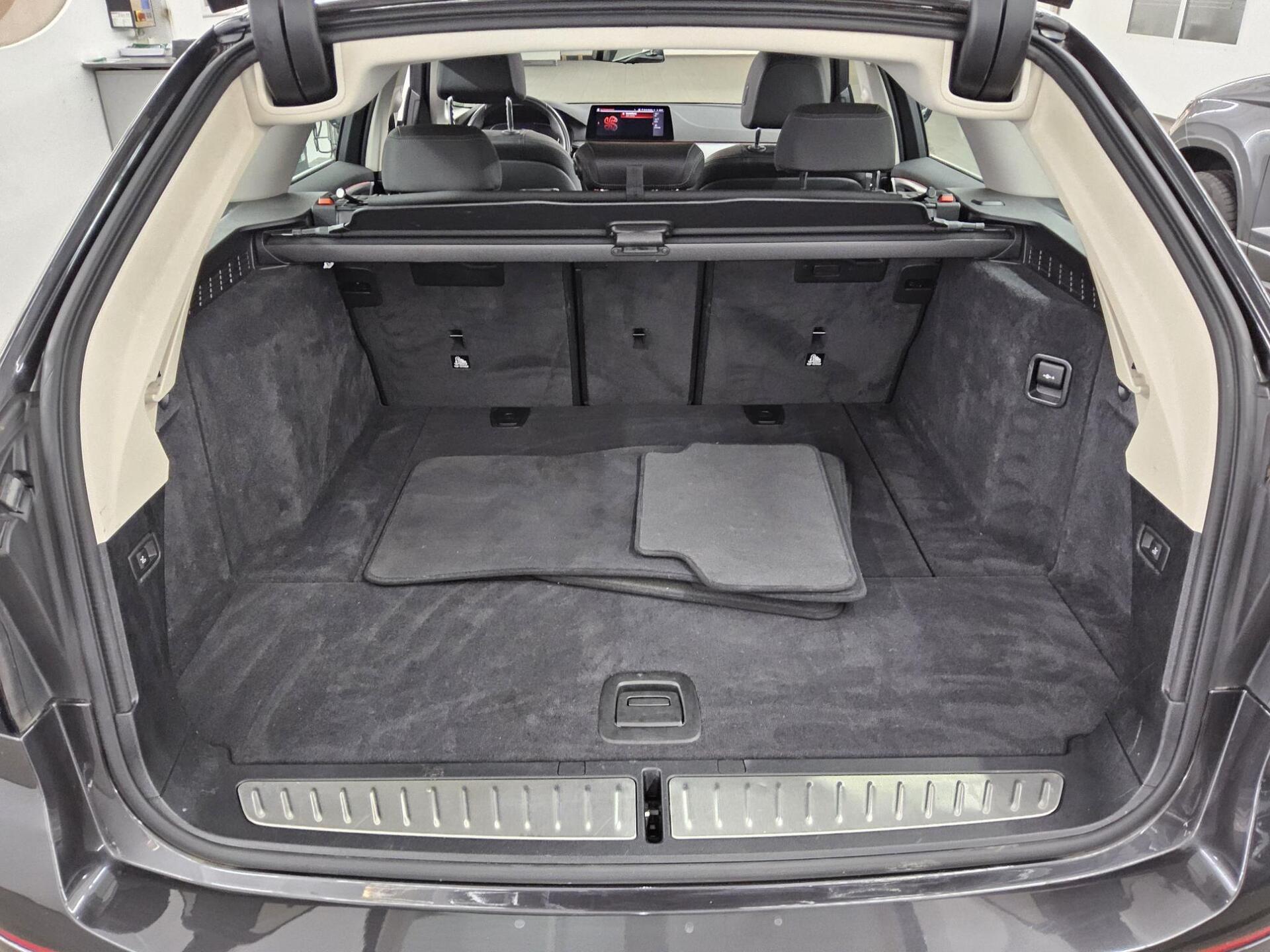 BMW 520dA Touring Leder Navi LED LC+ Pano 360° 11