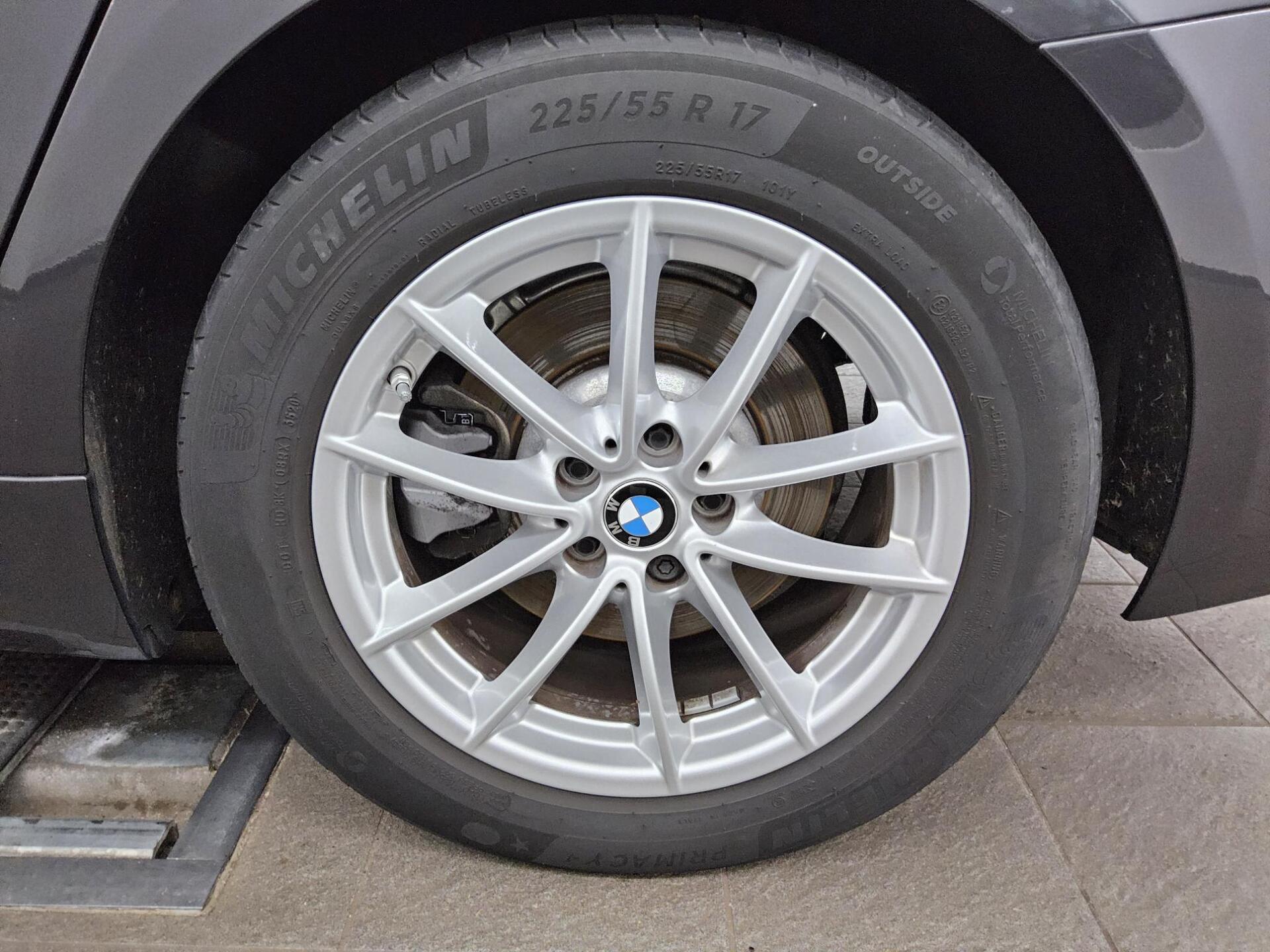 BMW 520dA Touring Leder Navi LED LC+ Pano 360° 10