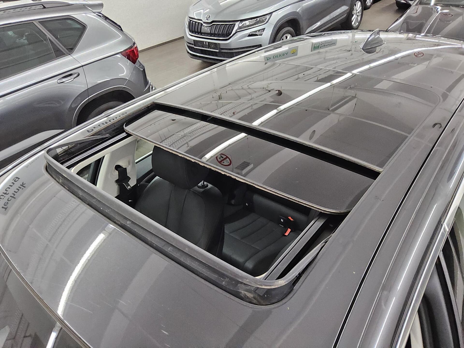 BMW 520dA Touring Leder Navi LED LC+ Pano 360° 12