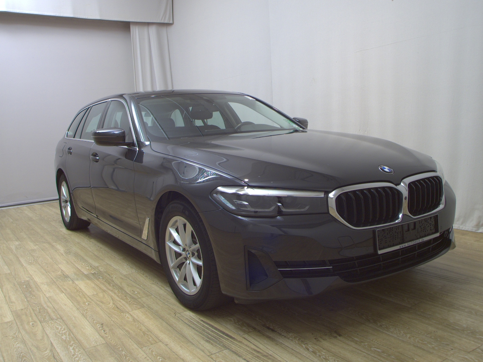 BMW 520dA Touring Leder Navi LED LC+ Pano 360° 3
