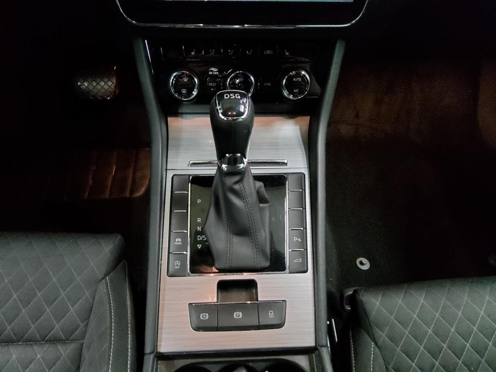 Skoda Superb 2.0 TDI Ambition Navi LED vc ACC RFK Shz 6