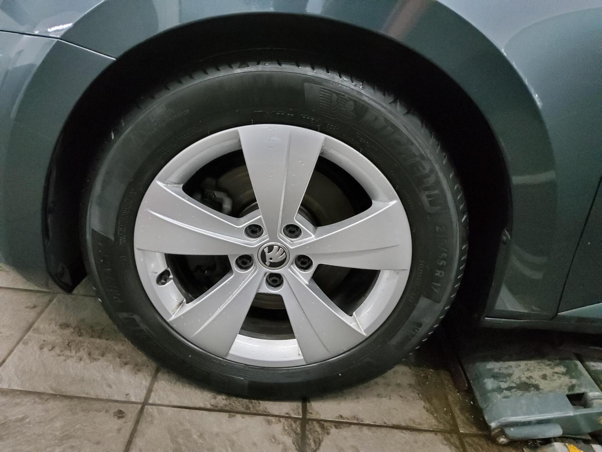 Skoda Superb 2.0 TDI Ambition Navi LED vc ACC RFK Shz 11