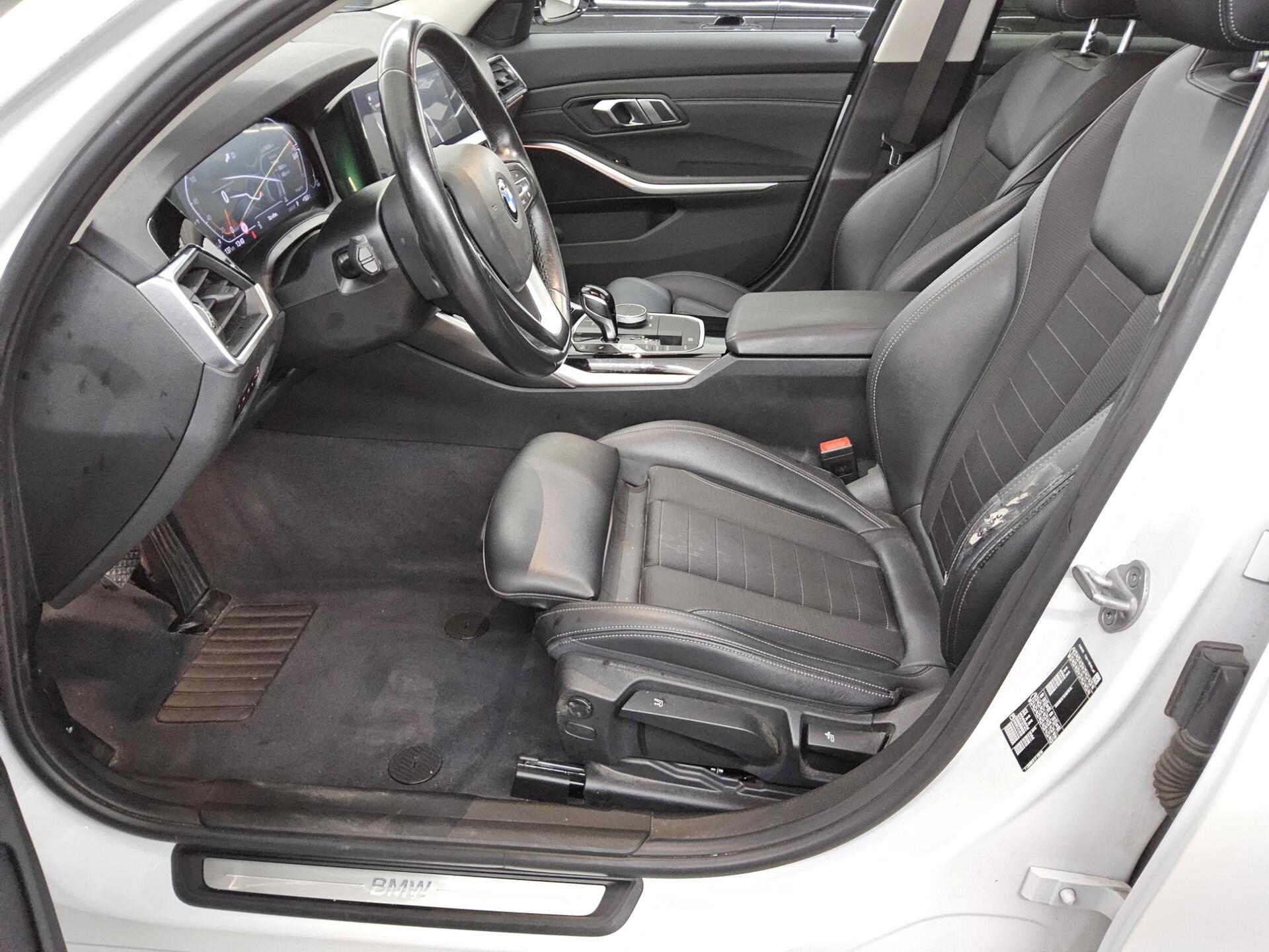 BMW 320dA Sport-Line Navi Glasdach LED+ LC-Pro Ahk 9