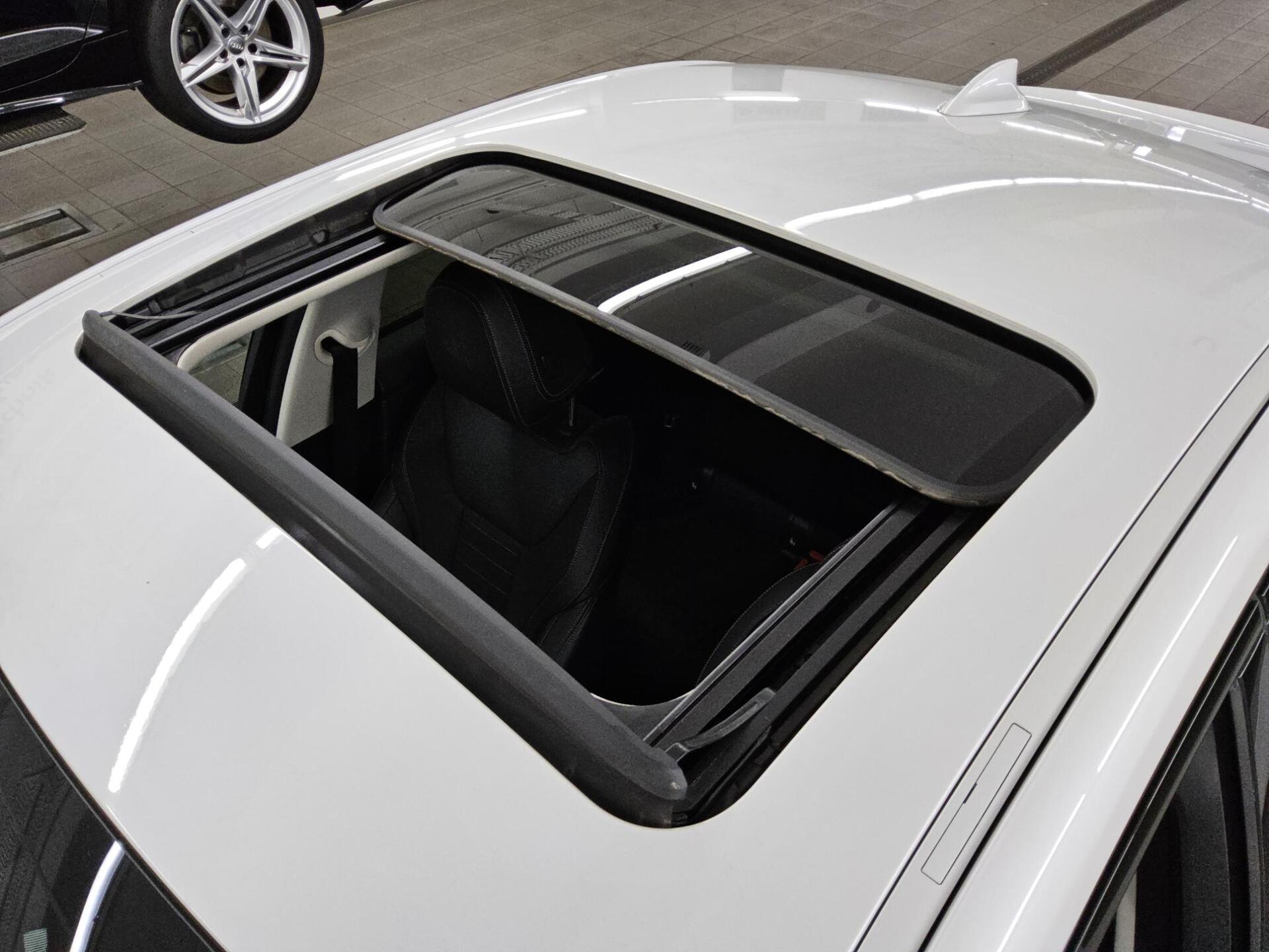 BMW 320dA Sport-Line Navi Glasdach LED+ LC-Pro Ahk 13