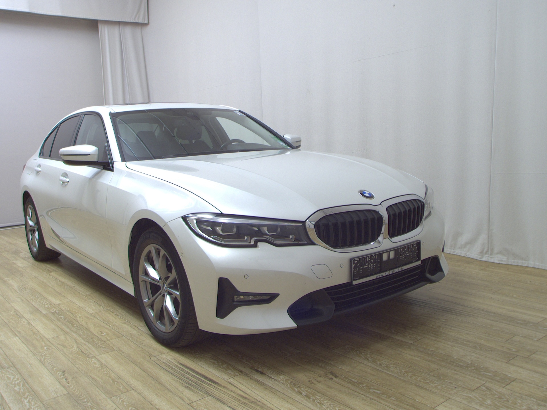 BMW 320dA Sport-Line Navi Glasdach LED+ LC-Pro Ahk 3