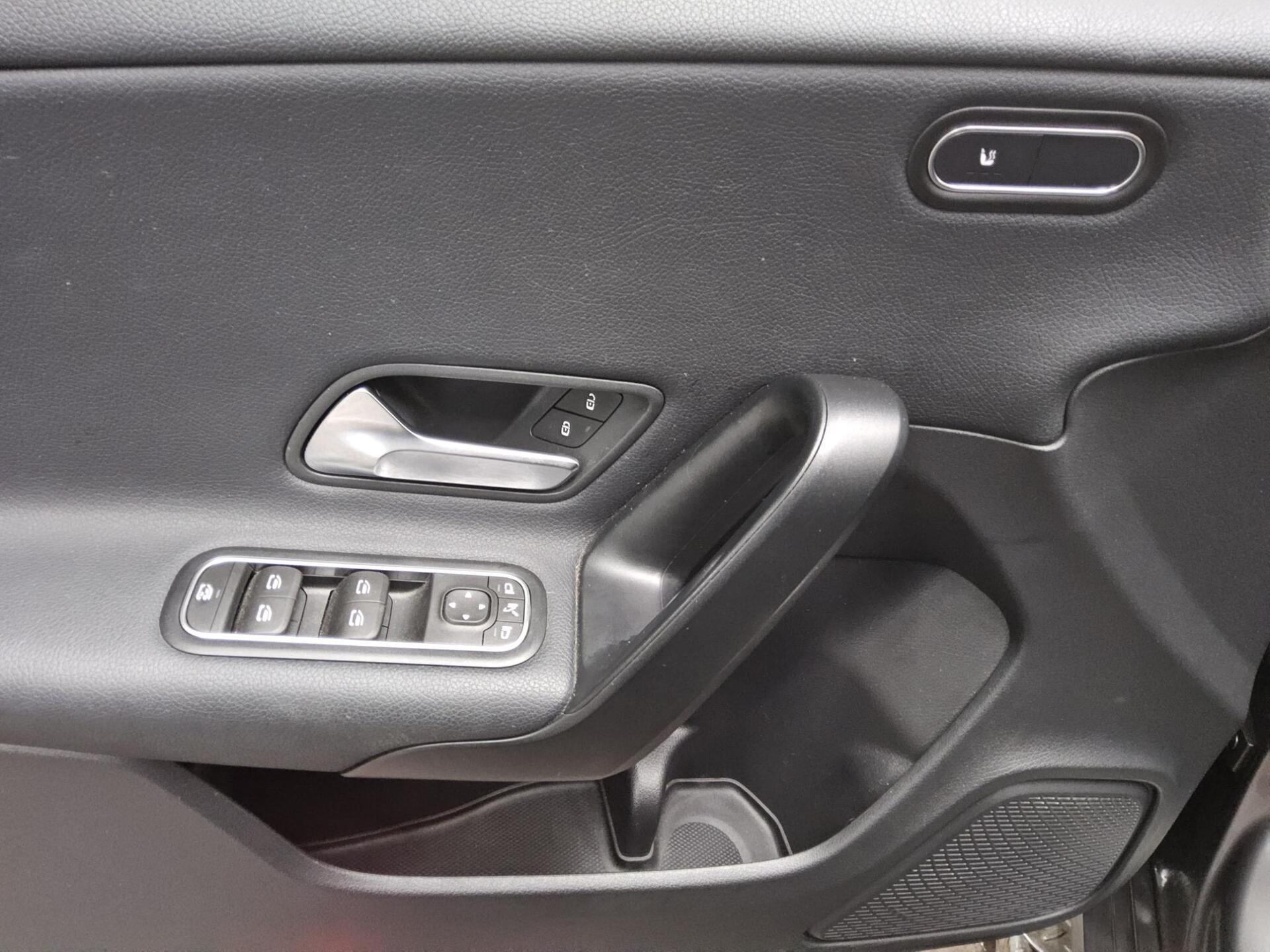 Mercedes-Benz CLA 180 SB d Navi PDC Shz Park-Assistent 10