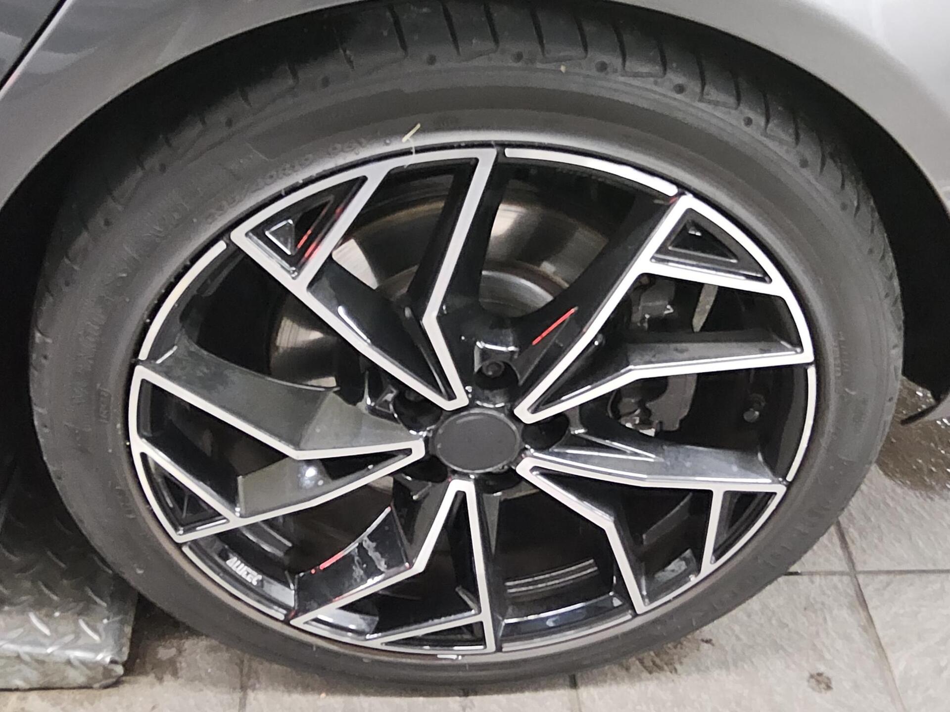 Jaguar XE 25t R-Sport Navi Xenon RFK 4xShz 10