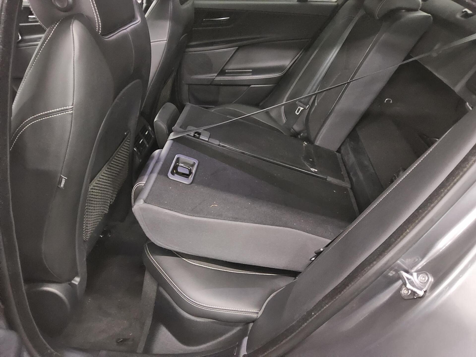 Jaguar XE 25t R-Sport Navi Xenon RFK 4xShz 12