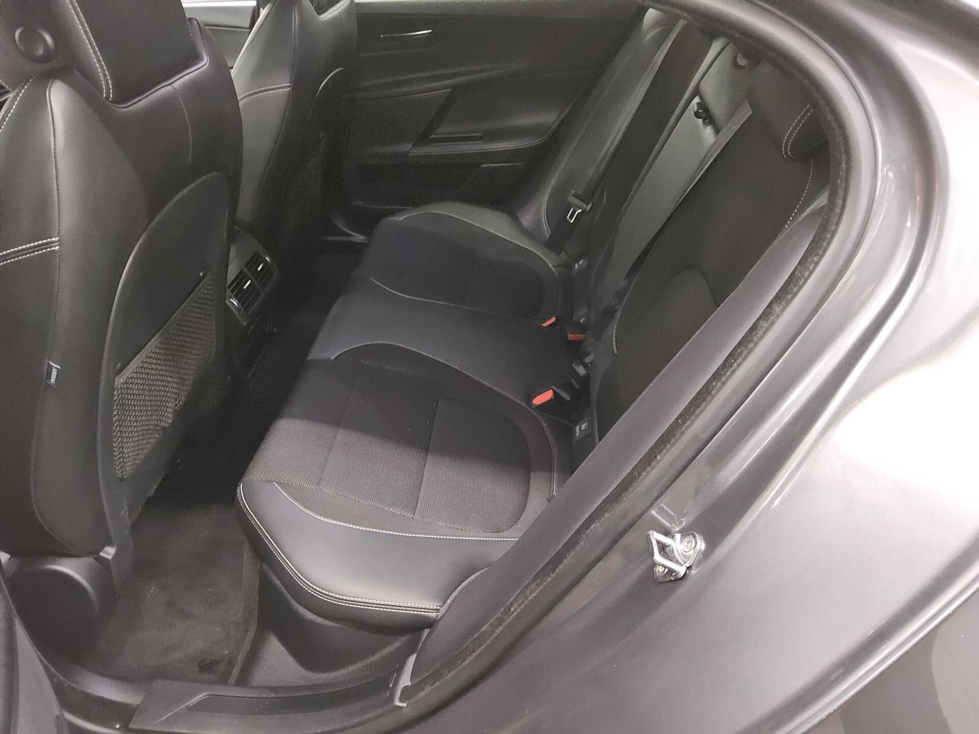 Jaguar XE 25t R-Sport Navi Xenon RFK 4xShz 13