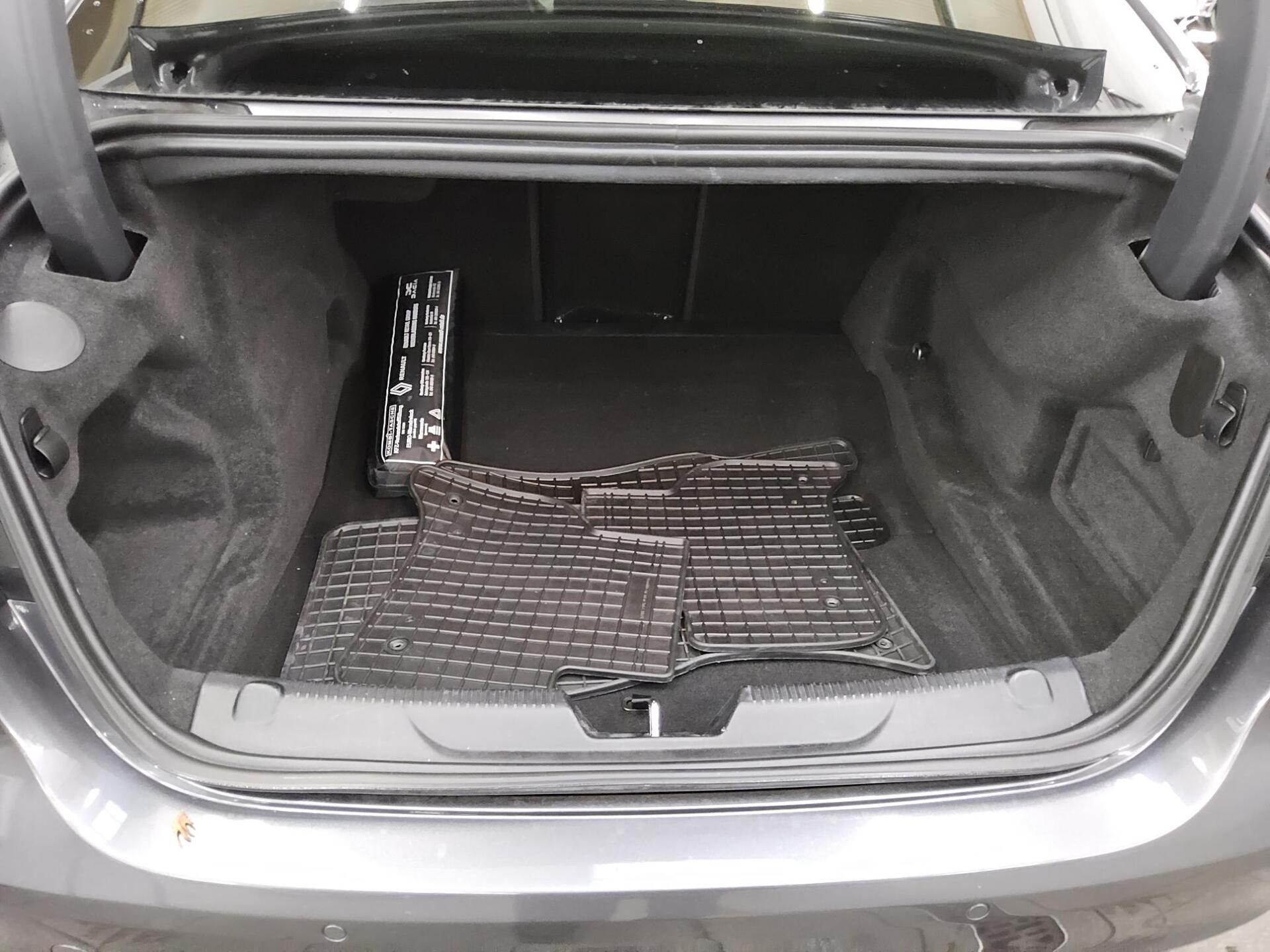 Jaguar XE 25t R-Sport Navi Xenon RFK 4xShz 11