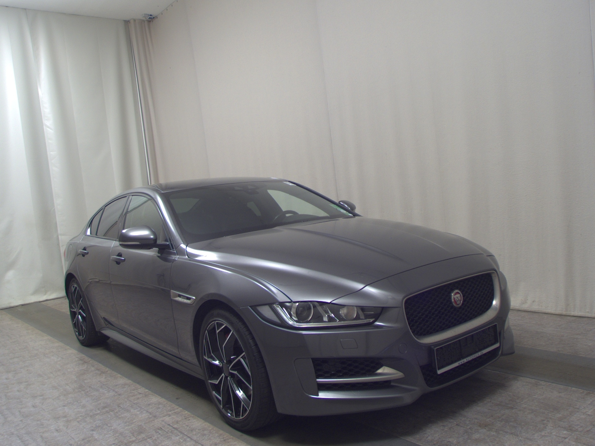 Jaguar XE 25t R-Sport Navi Xenon RFK 4xShz 3