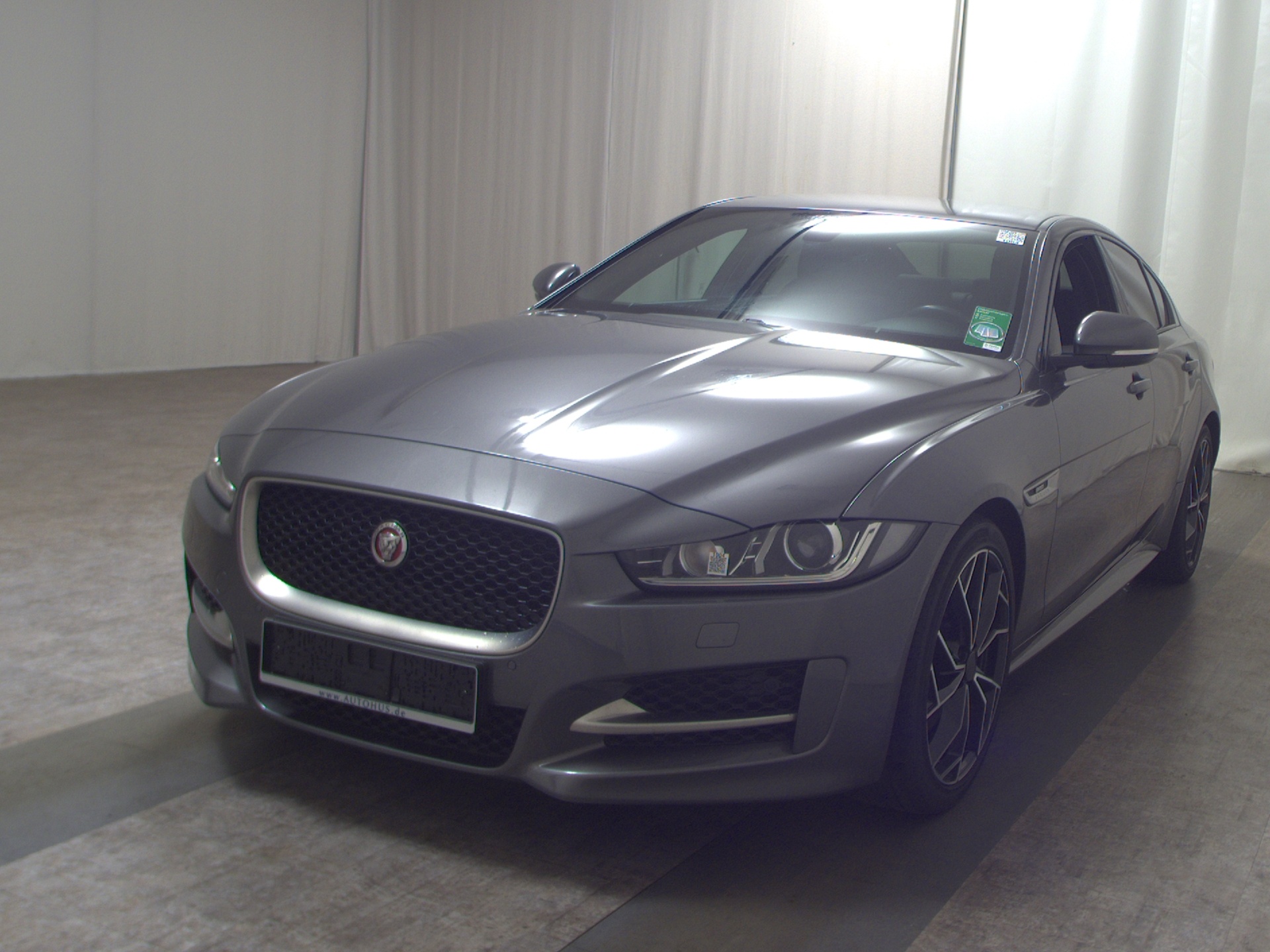 Jaguar XE 25t R-Sport Navi Xenon RFK 4xShz 2