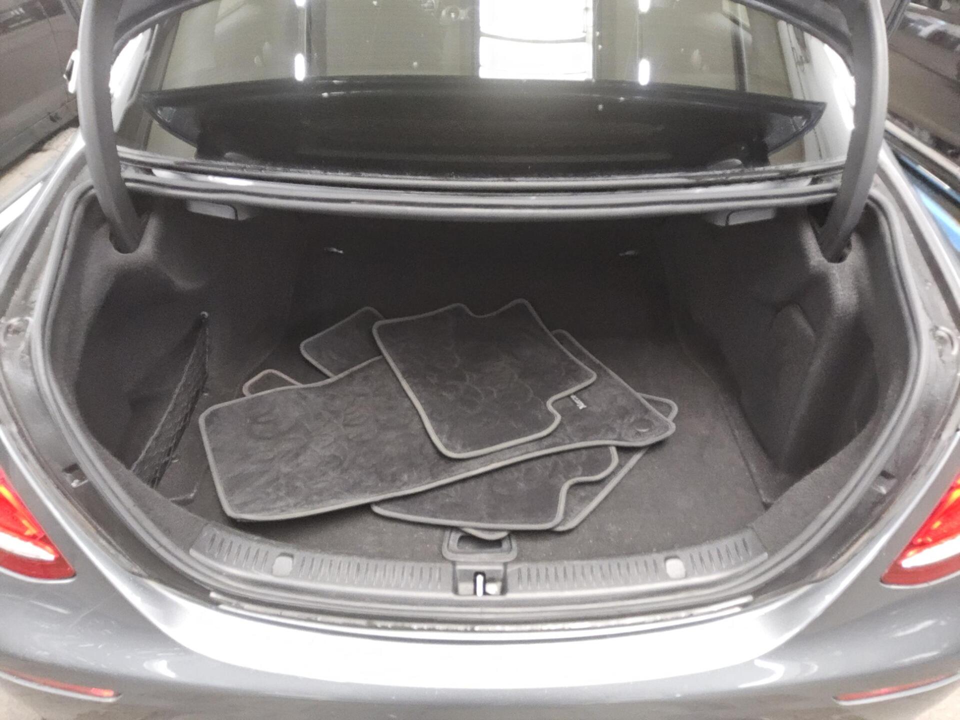 Mercedes-Benz E 200 d Avantgarde Navi LED Widescreen Burmester 12