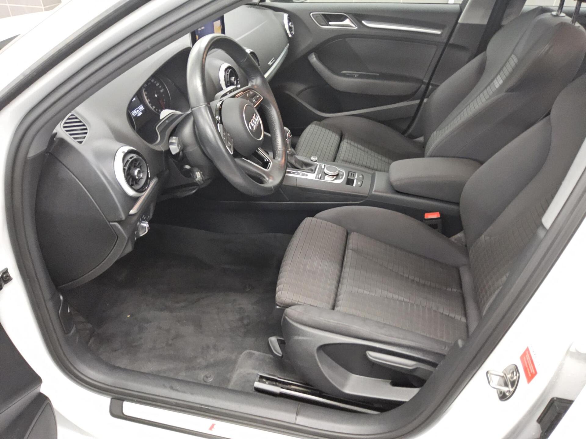 Audi A3 Sportback 35 TDI sport S-Line Ext. AHK LED 8