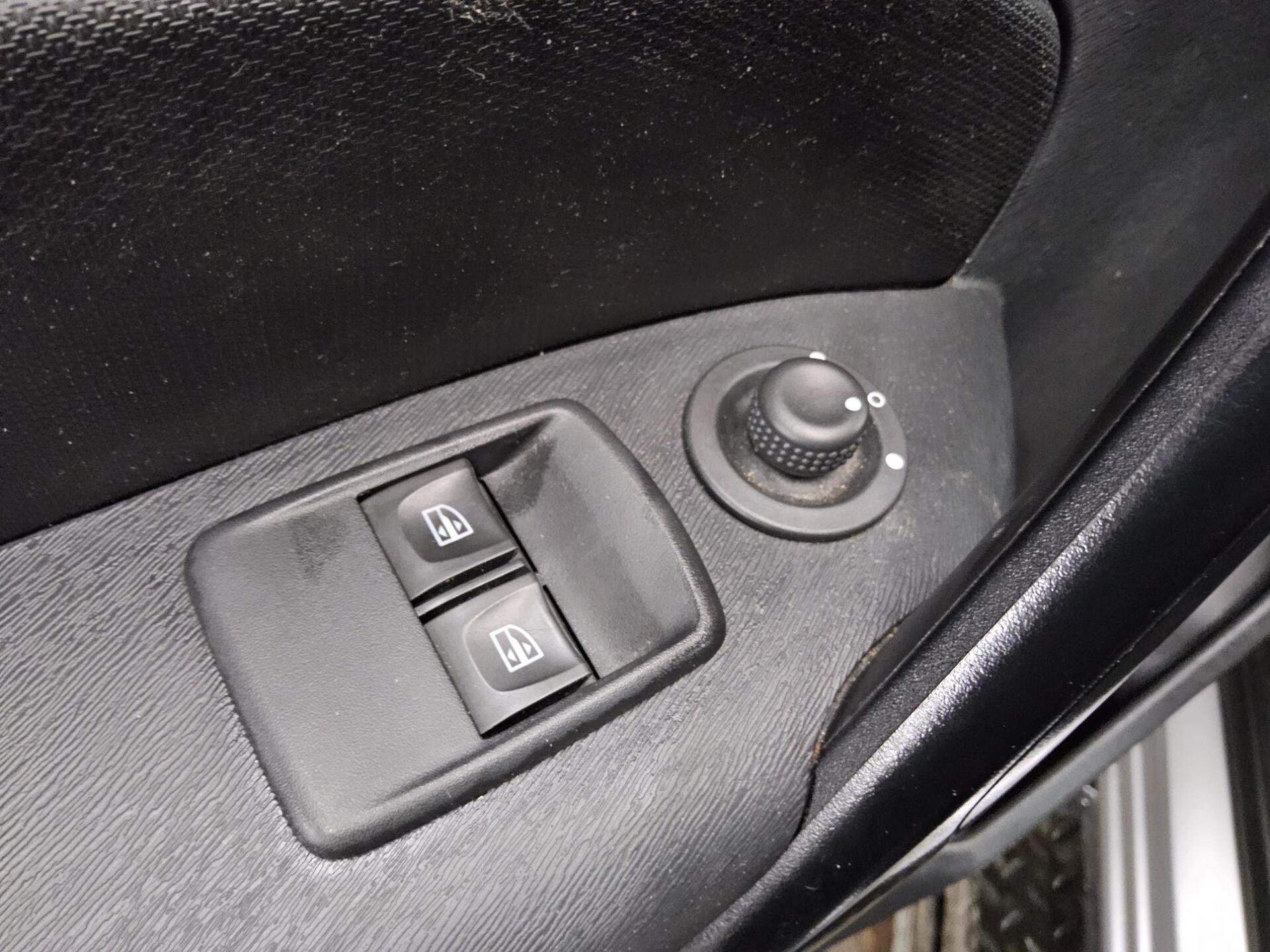 Renault Kangoo Rapid 1.5 dCi Navi PDC Regal links 9