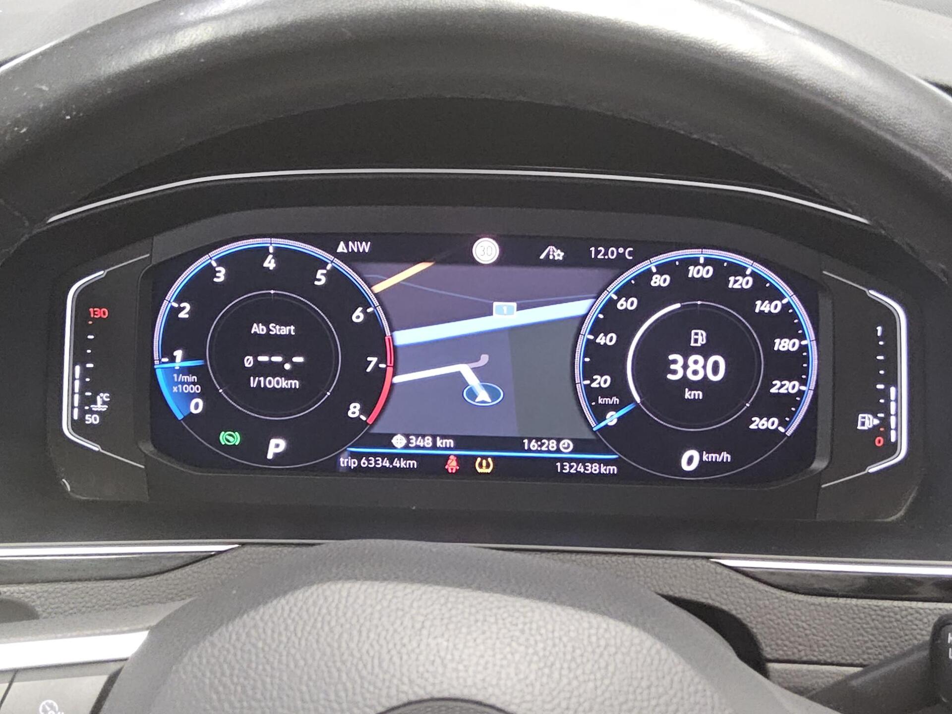 Volkswagen Passat Var. 2.0 TSI R-Line Pano AID Navi HuD AHK 8
