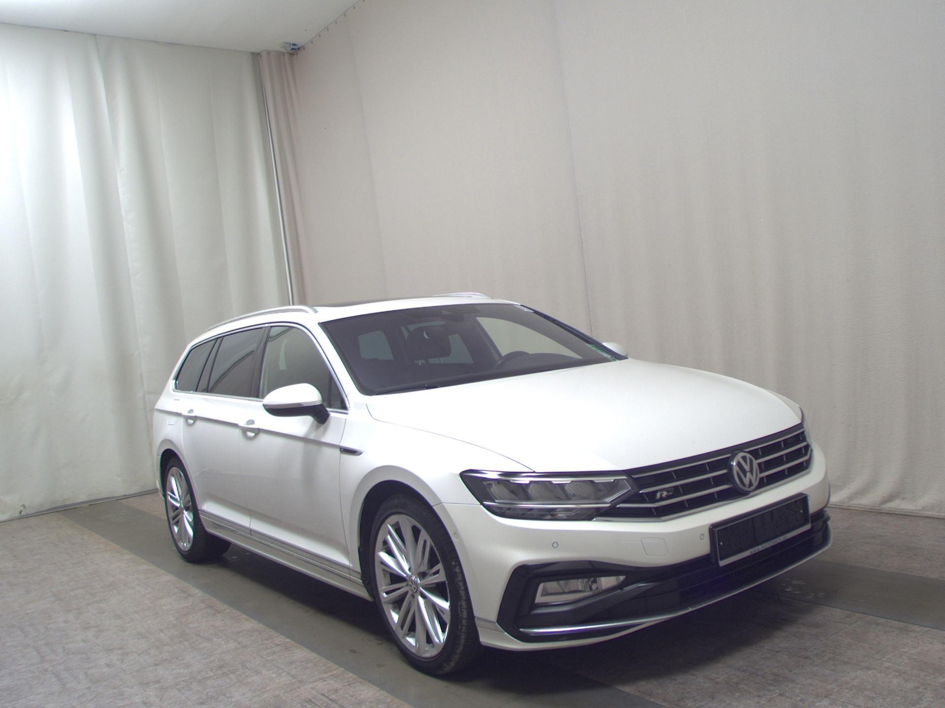 Volkswagen Passat Var. 2.0 TSI R-Line Pano AID Navi HuD AHK 3