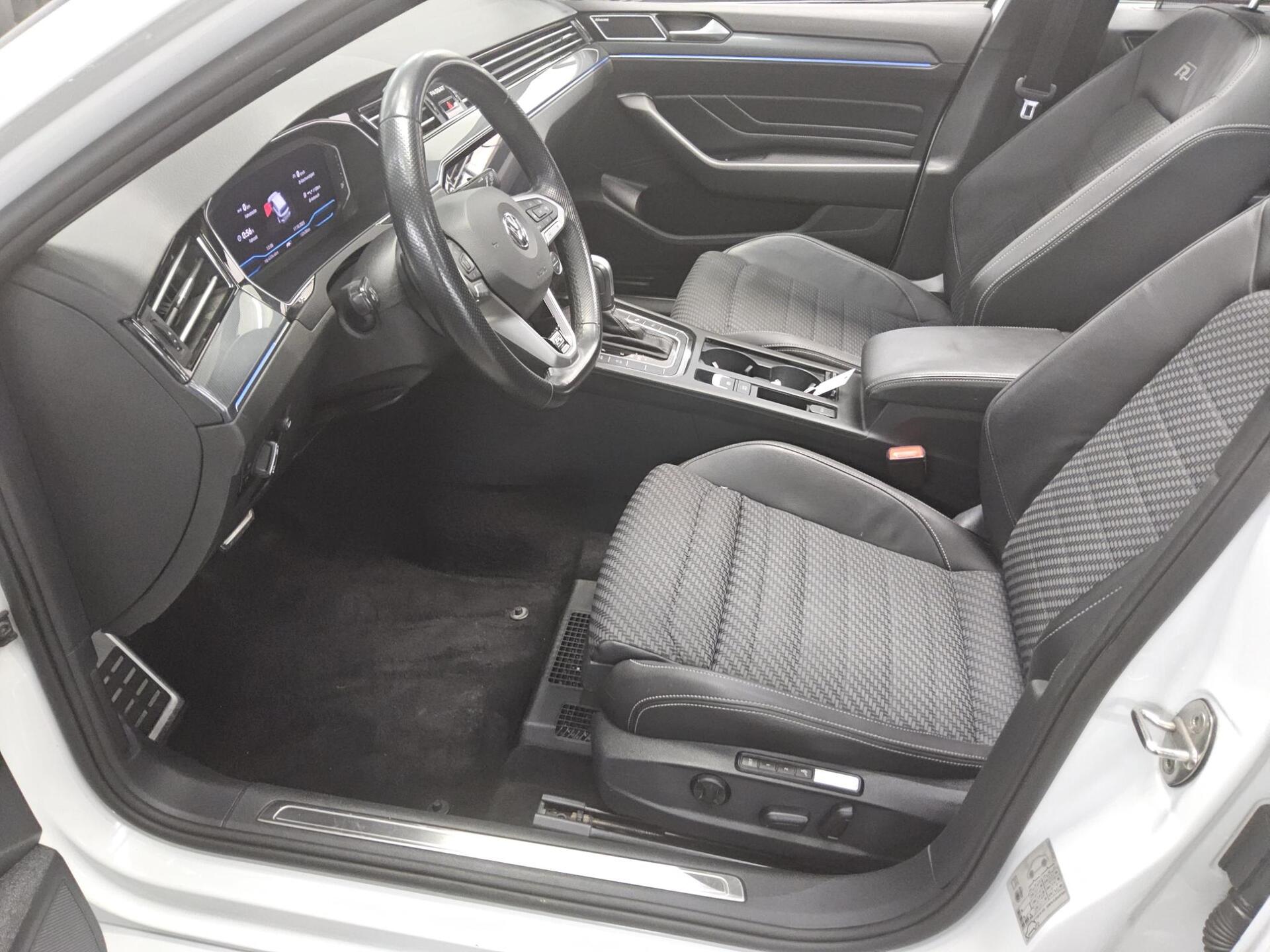 Volkswagen Passat Var. 2.0 TSI R-Line Pano AID Navi HuD AHK 9