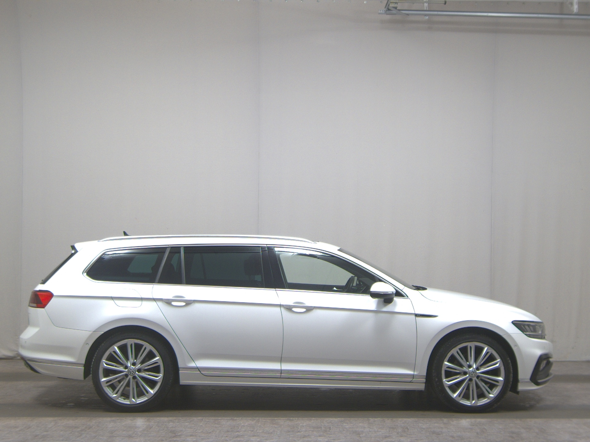 Volkswagen Passat Var. 2.0 TSI R-Line Pano AID Navi HuD AHK