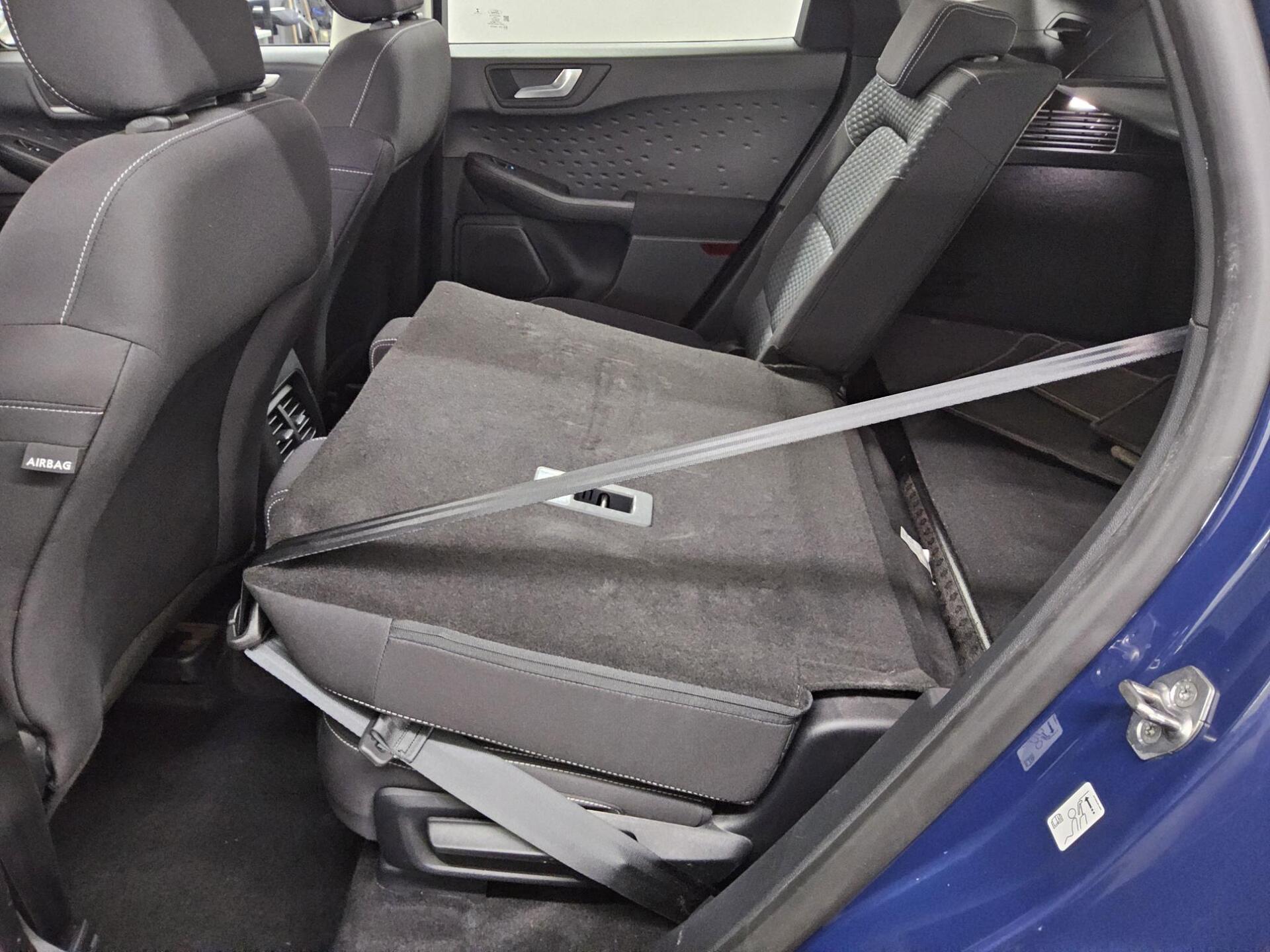 Ford Kuga 2.0 EB Cool&Connect Navi PDC AHK StHzg 12