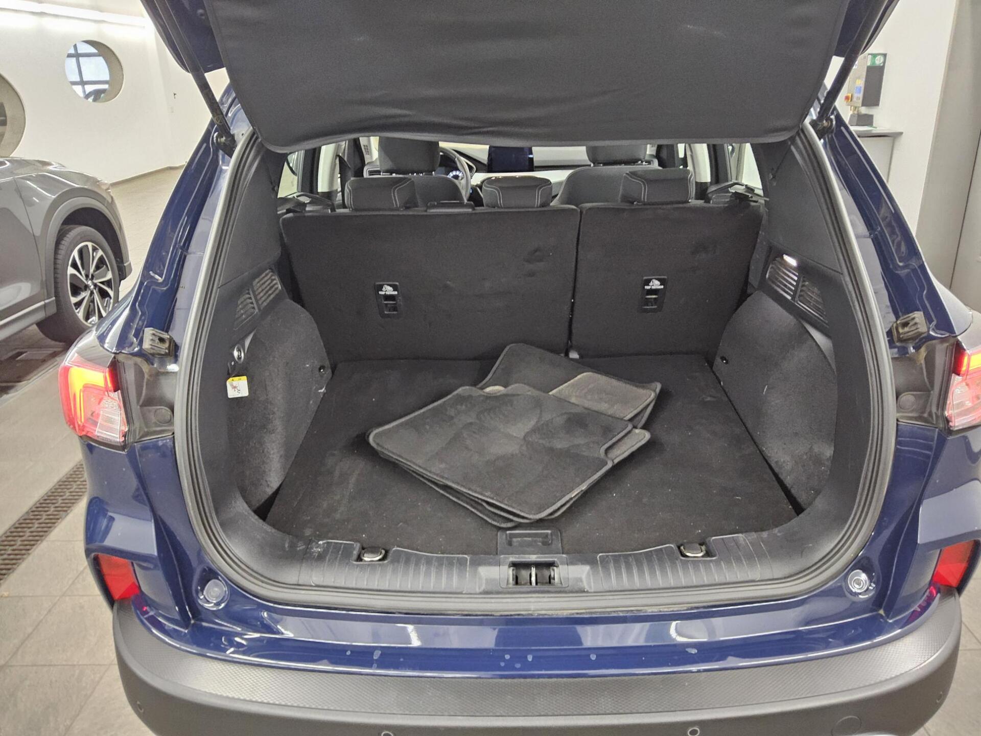 Ford Kuga 2.0 EB Cool&Connect Navi PDC AHK StHzg 11