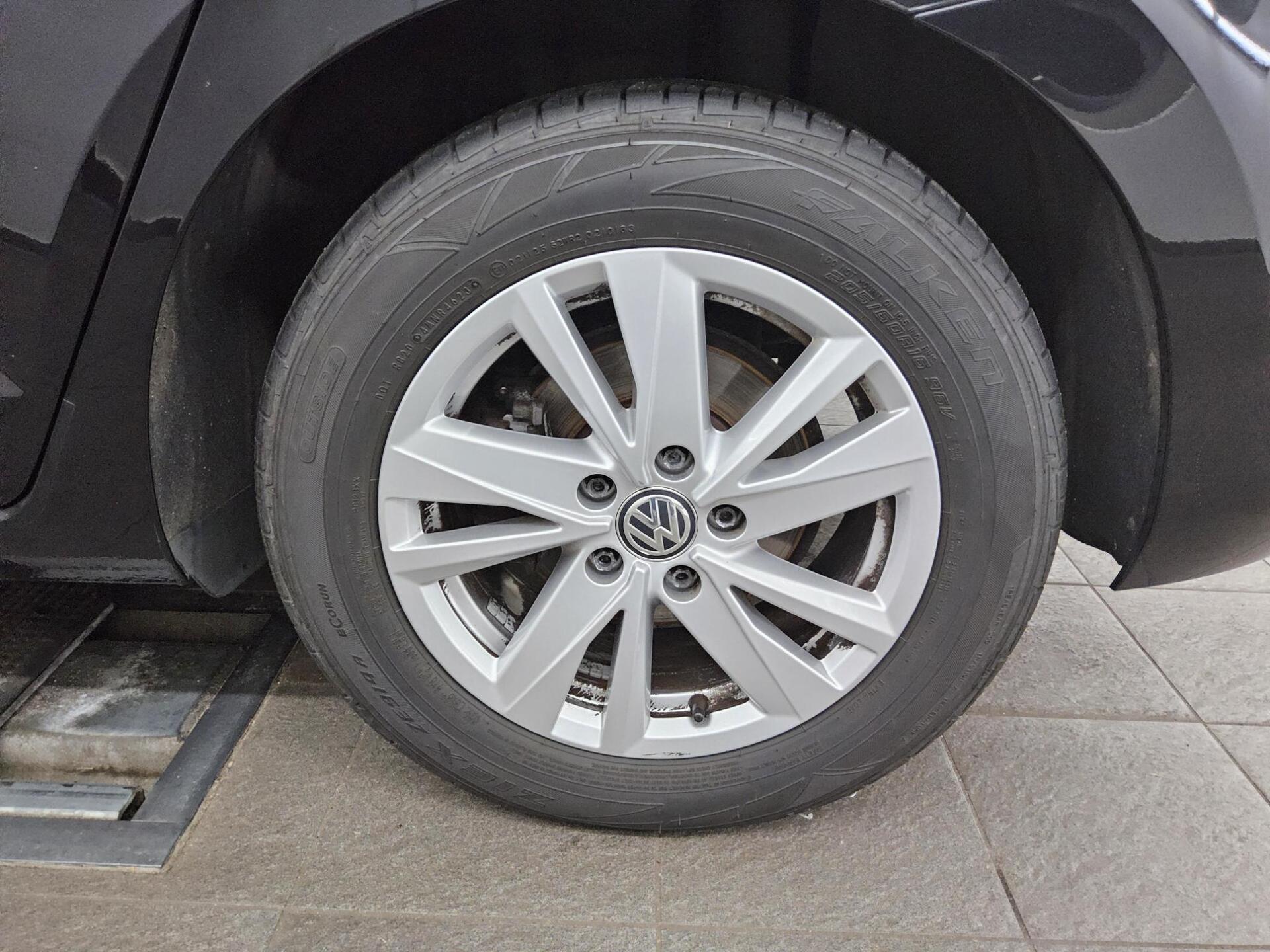 Volkswagen Touran 2.0 TDI Comf. Navi LED PDC SHZ ACC AHK 10