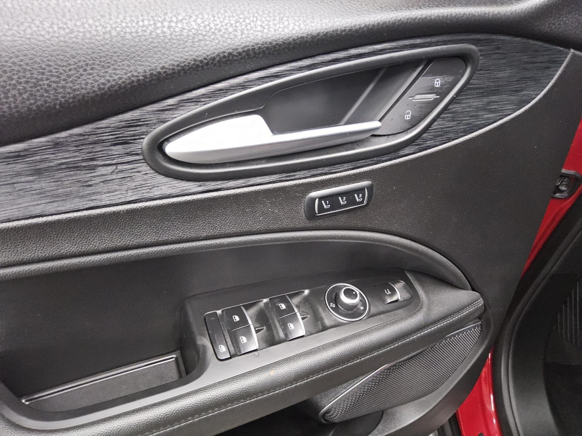 Alfa Romeo Stelvio 2.2 JTDM Super Q4 T-Leder Navi Xenon RFK 9