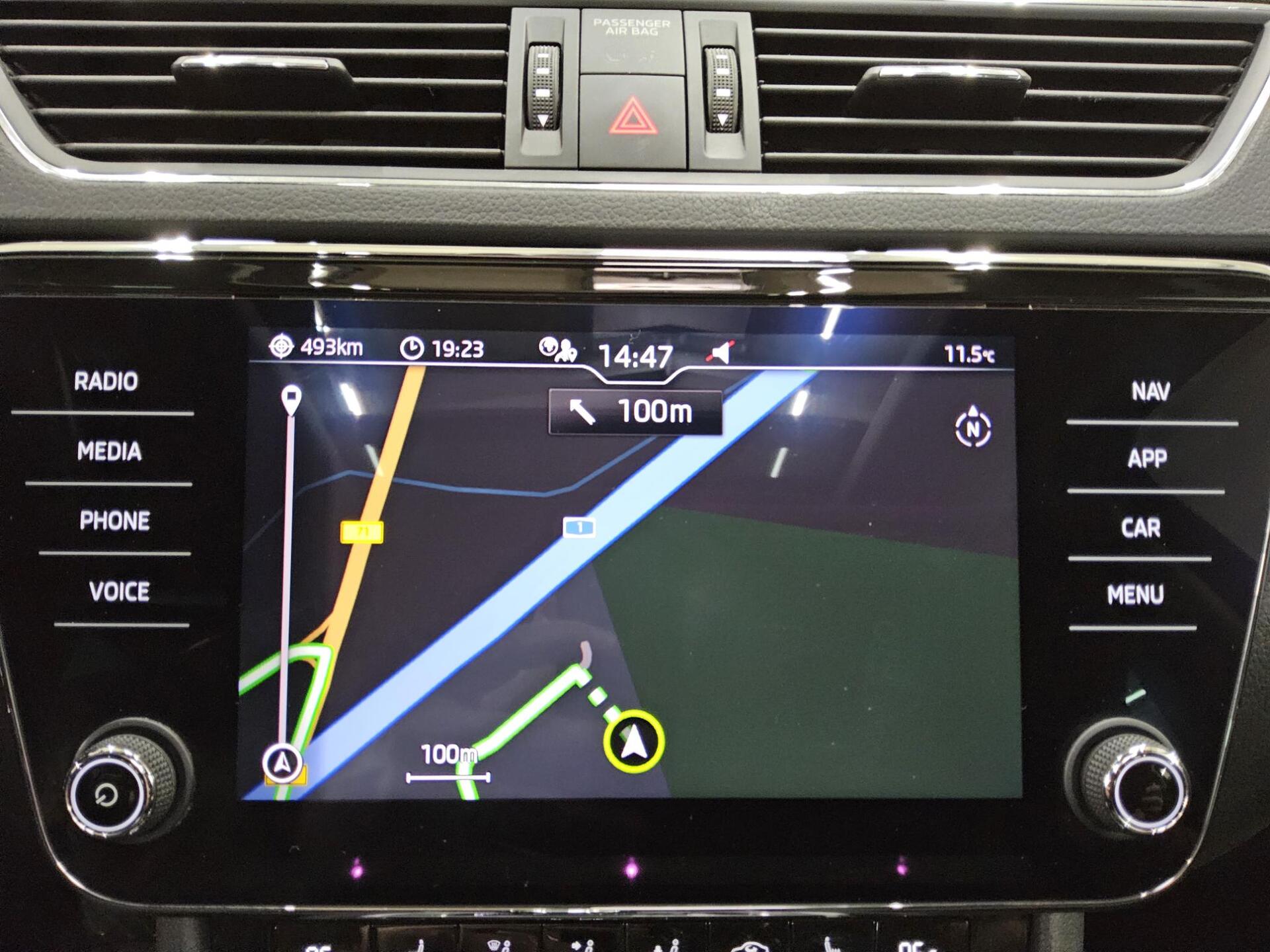 Skoda Superb Kombi 1.5 TSI Ambition Navi vc Pano AHK 7