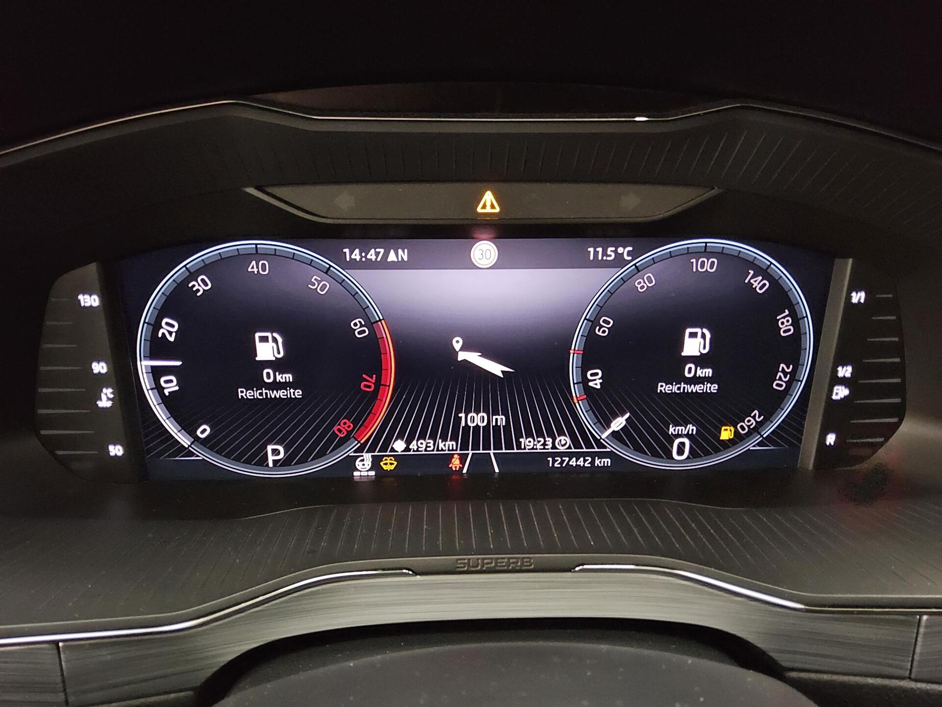 Skoda Superb Kombi 1.5 TSI Ambition Navi vc Pano AHK 8